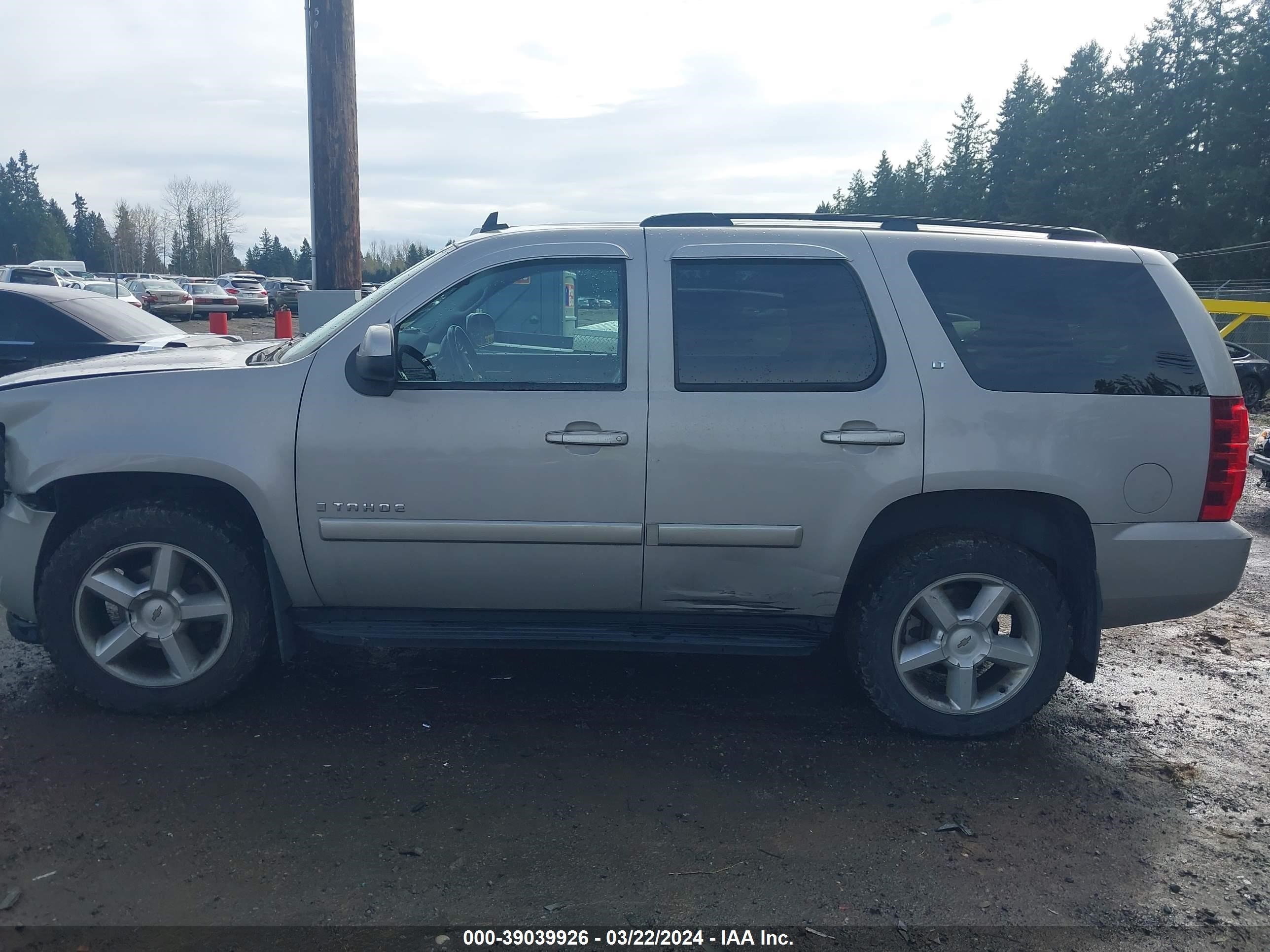 Photo 13 VIN: 1GNFK130X8J198220 - CHEVROLET TAHOE 