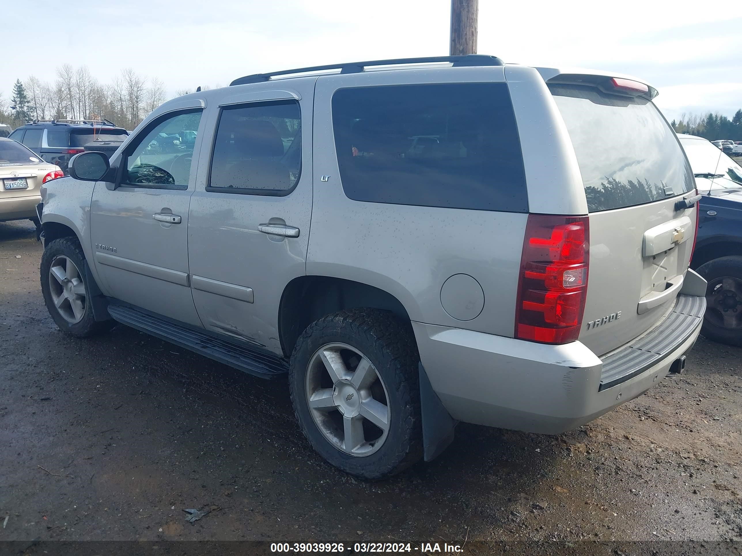 Photo 2 VIN: 1GNFK130X8J198220 - CHEVROLET TAHOE 