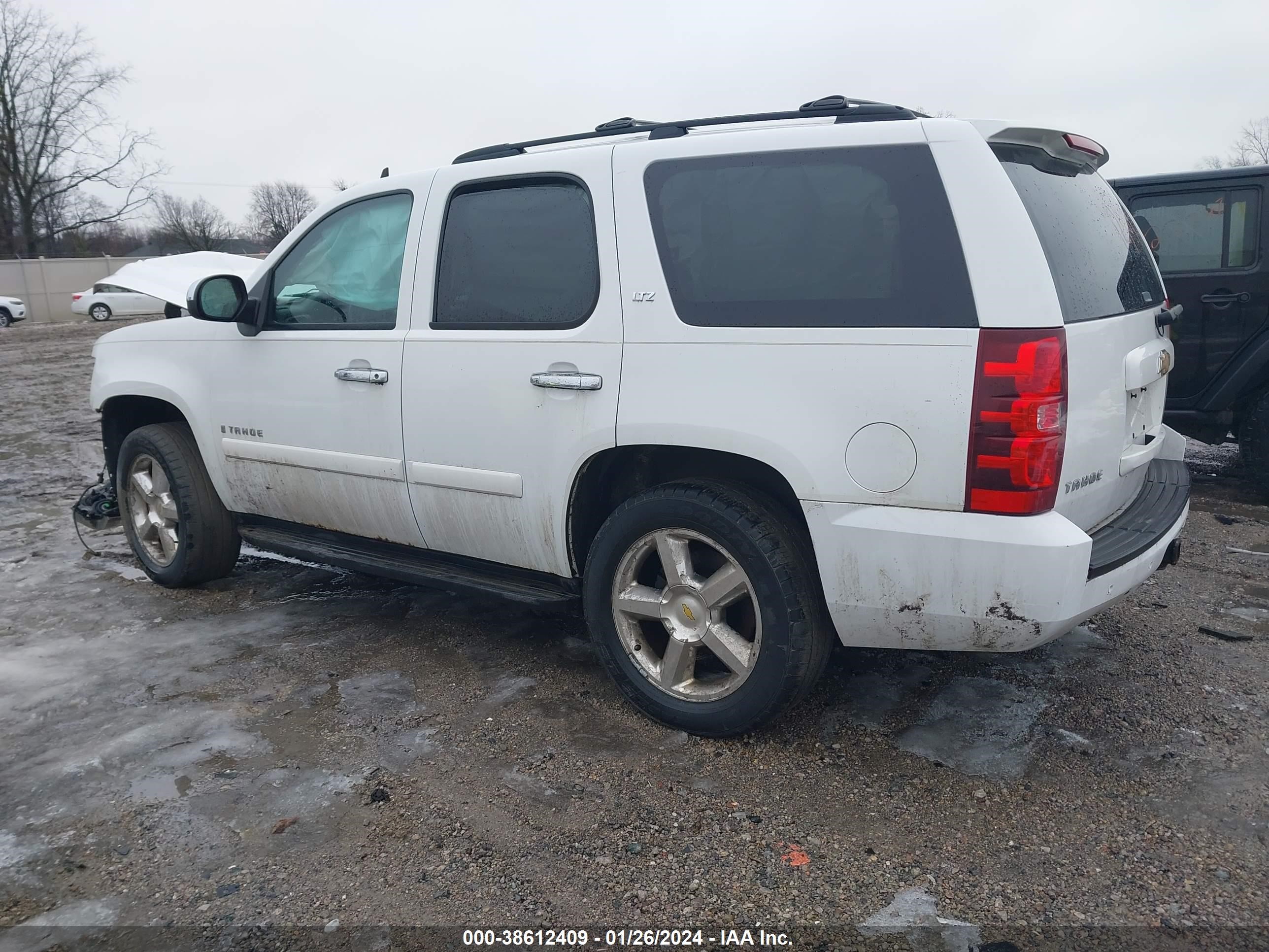 Photo 2 VIN: 1GNFK130X8J220264 - CHEVROLET TAHOE 