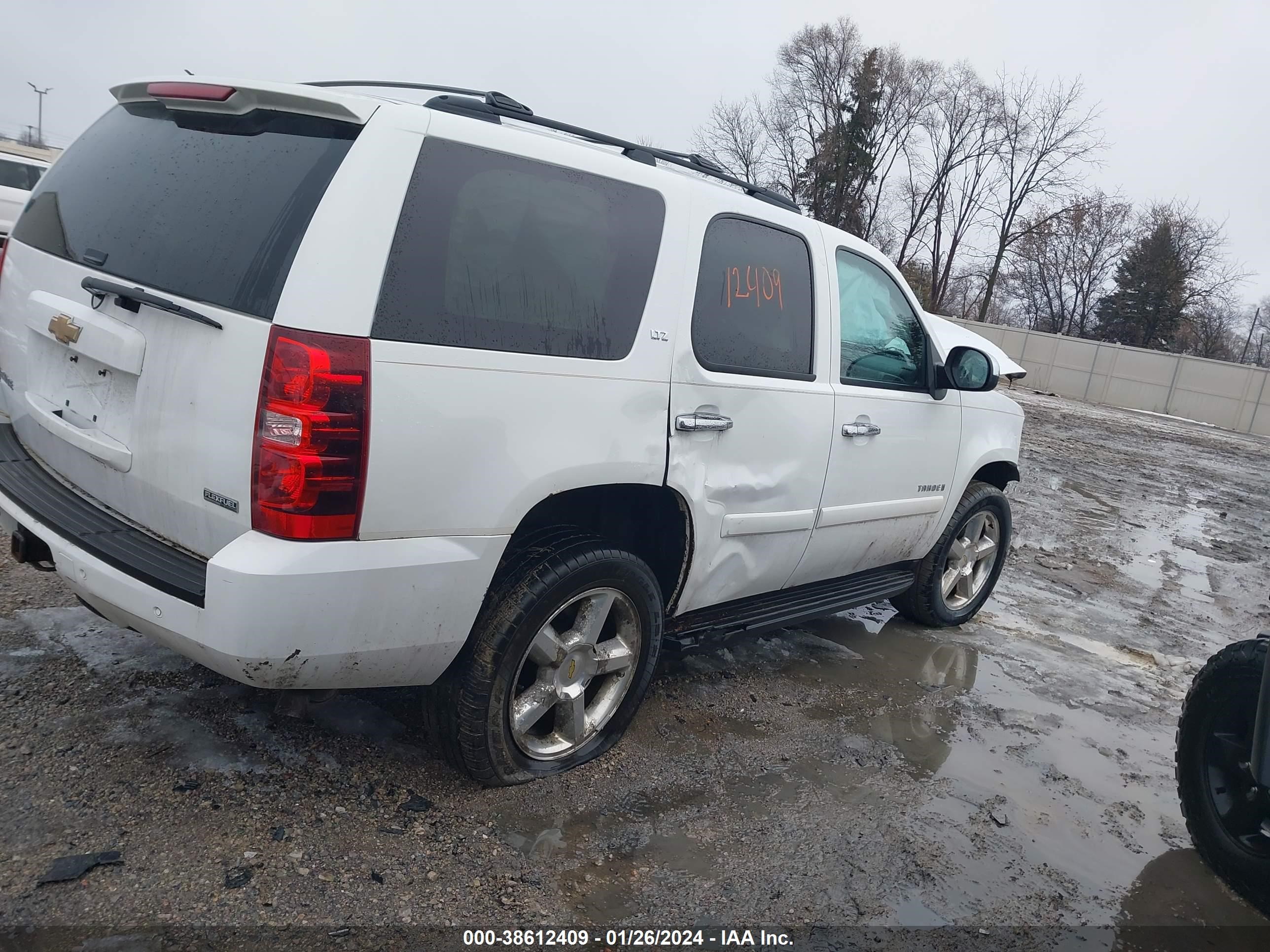 Photo 3 VIN: 1GNFK130X8J220264 - CHEVROLET TAHOE 