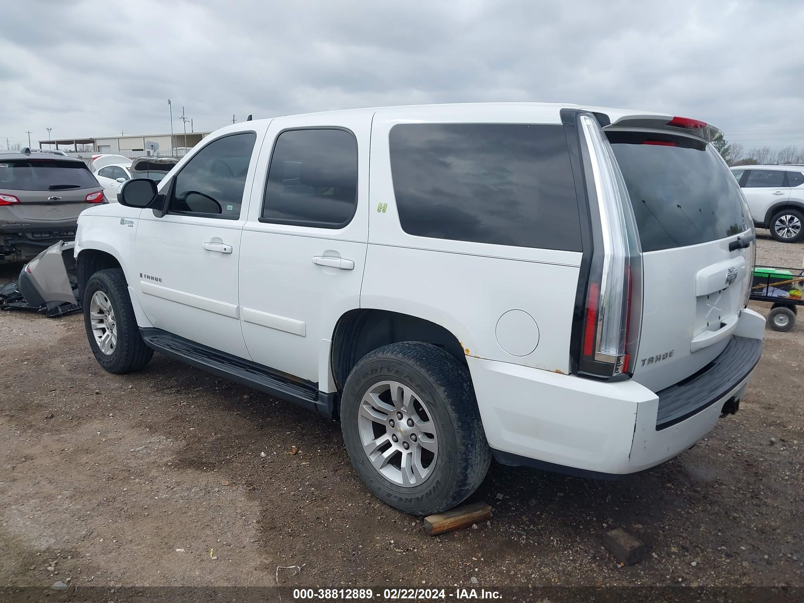 Photo 2 VIN: 1GNFK13579R120072 - CHEVROLET TAHOE 