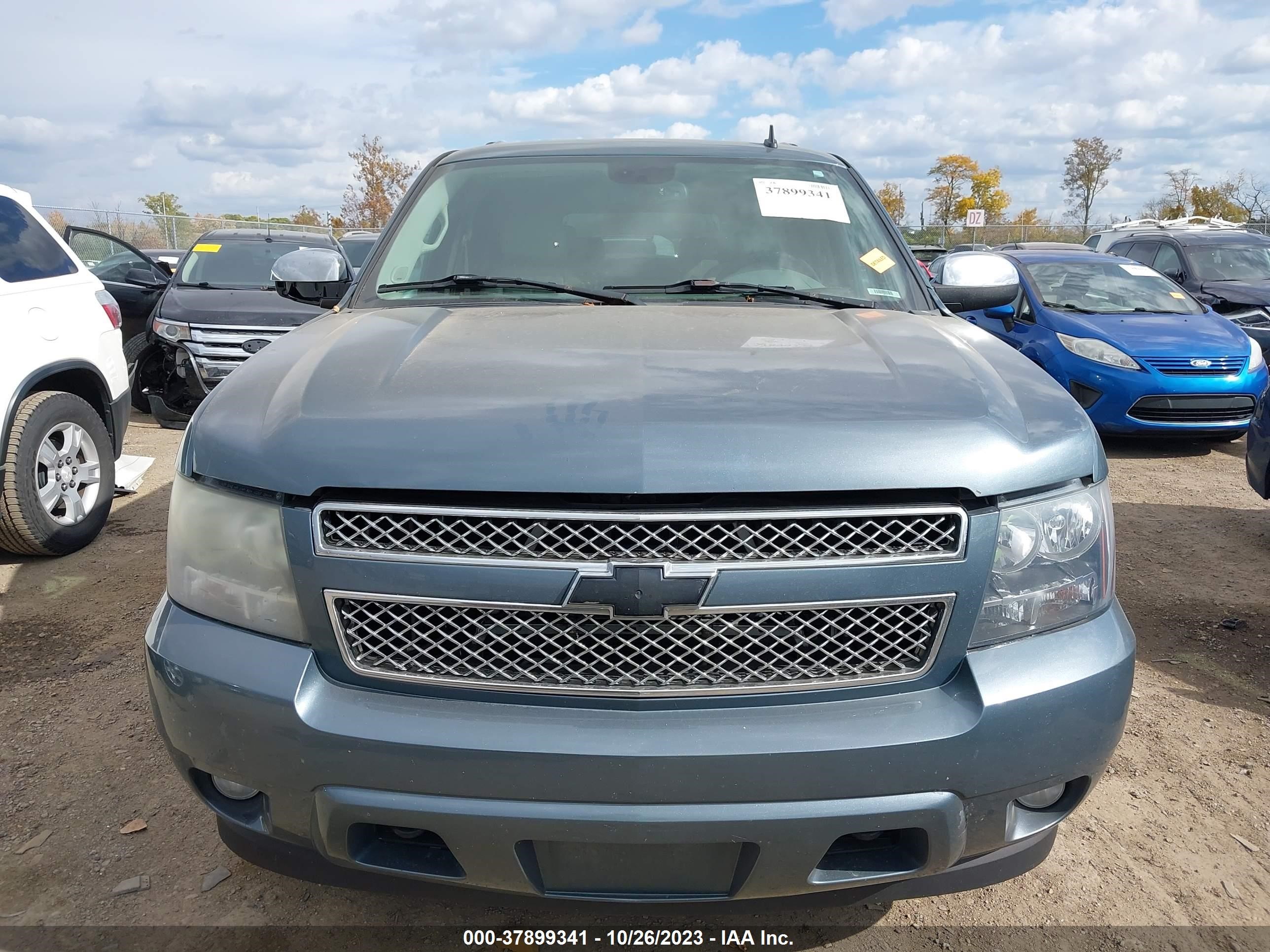 Photo 11 VIN: 1GNFK16318R177067 - CHEVROLET SUBURBAN 