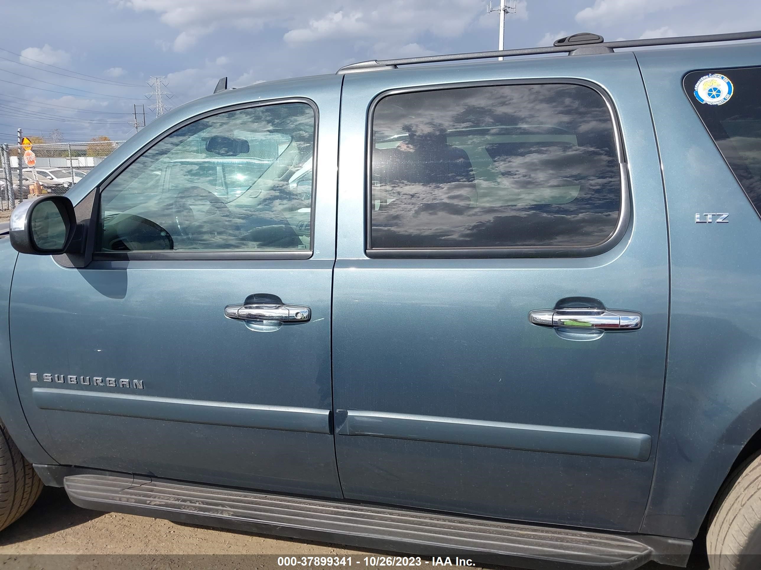 Photo 13 VIN: 1GNFK16318R177067 - CHEVROLET SUBURBAN 