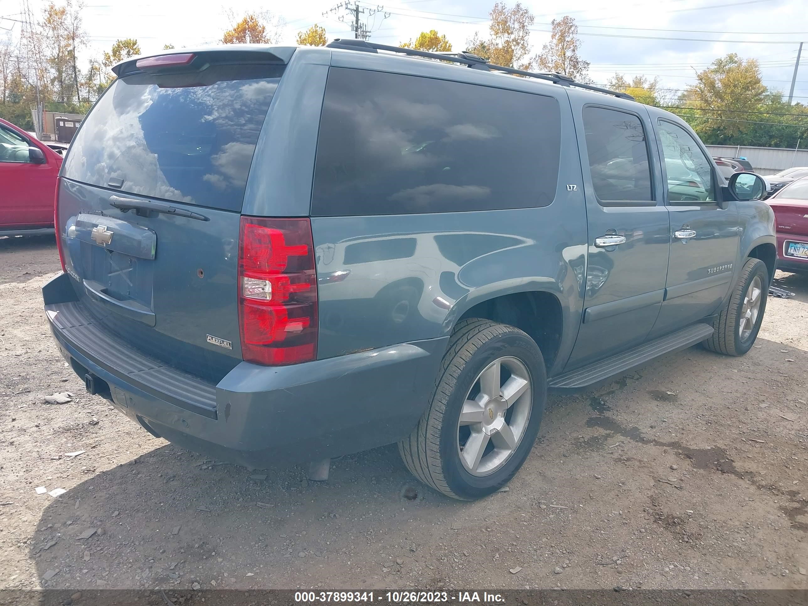 Photo 3 VIN: 1GNFK16318R177067 - CHEVROLET SUBURBAN 