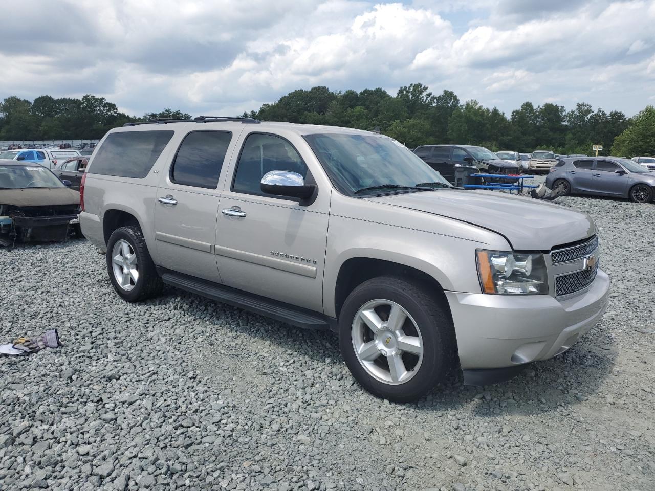 Photo 3 VIN: 1GNFK16398J197713 - CHEVROLET SUBURBAN 