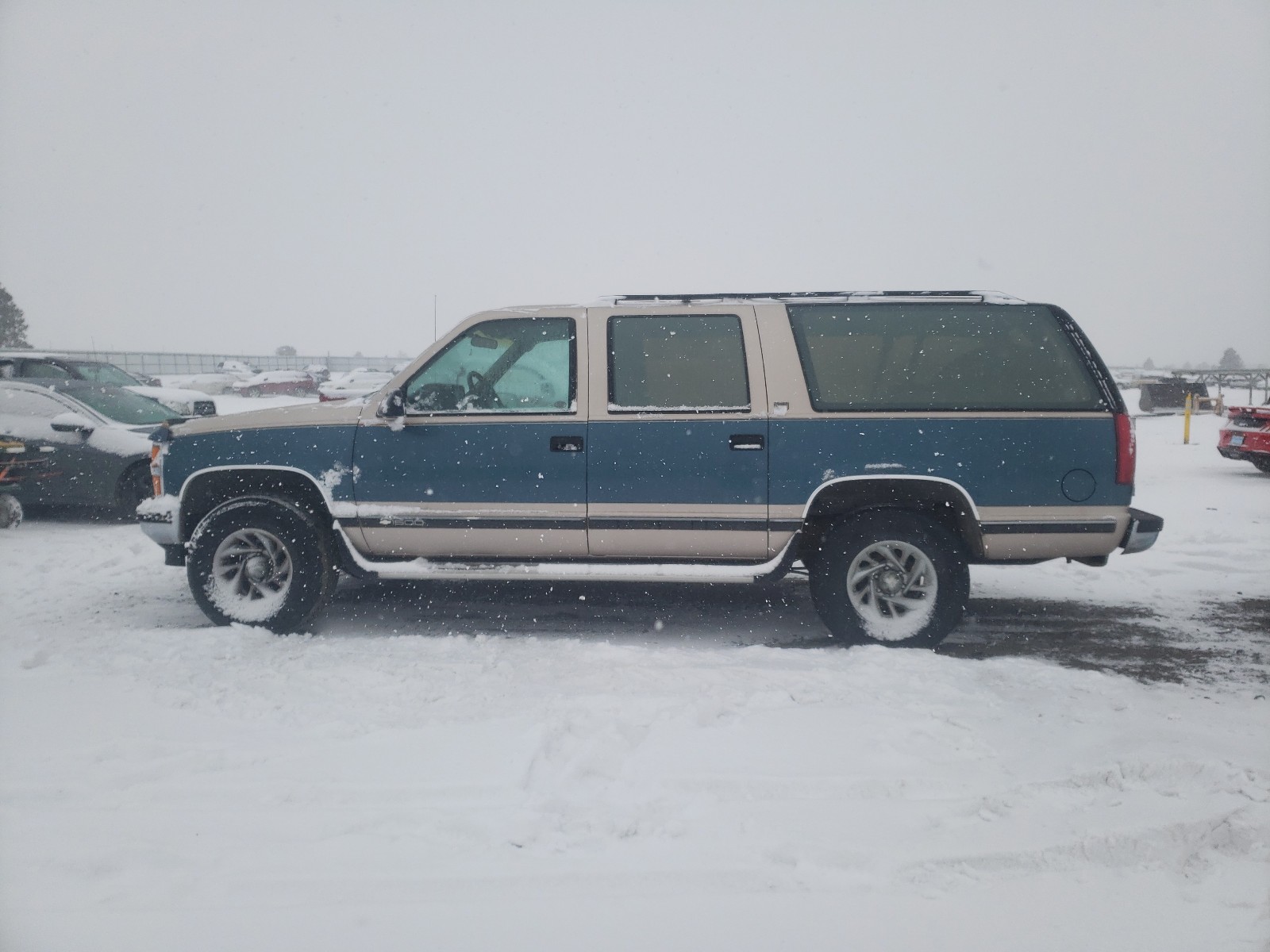 Photo 8 VIN: 1GNFK16K0PJ388619 - CHEVROLET SUBURBAN K 