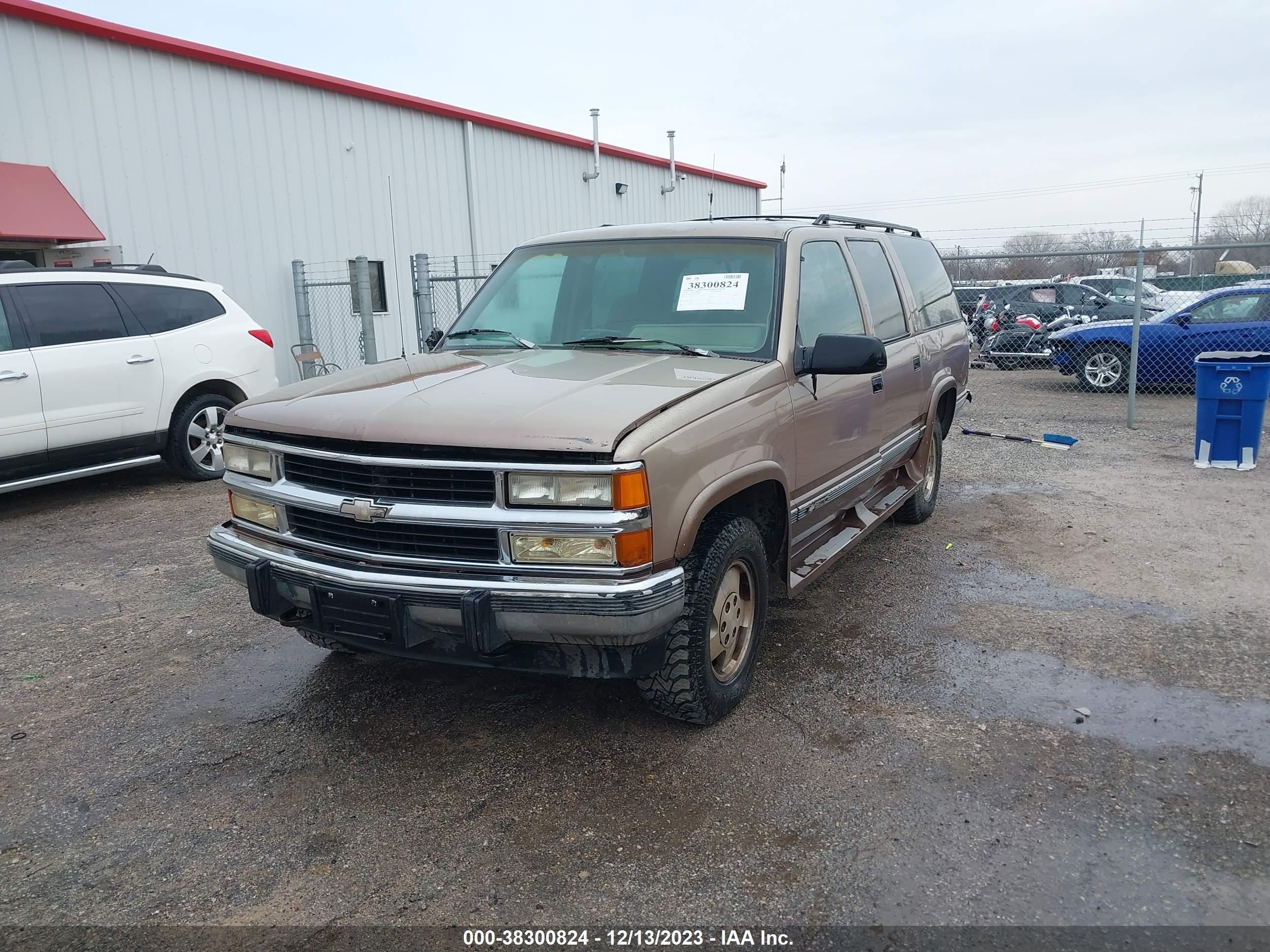 Photo 1 VIN: 1GNFK16K0RJ350990 - CHEVROLET SUBURBAN 