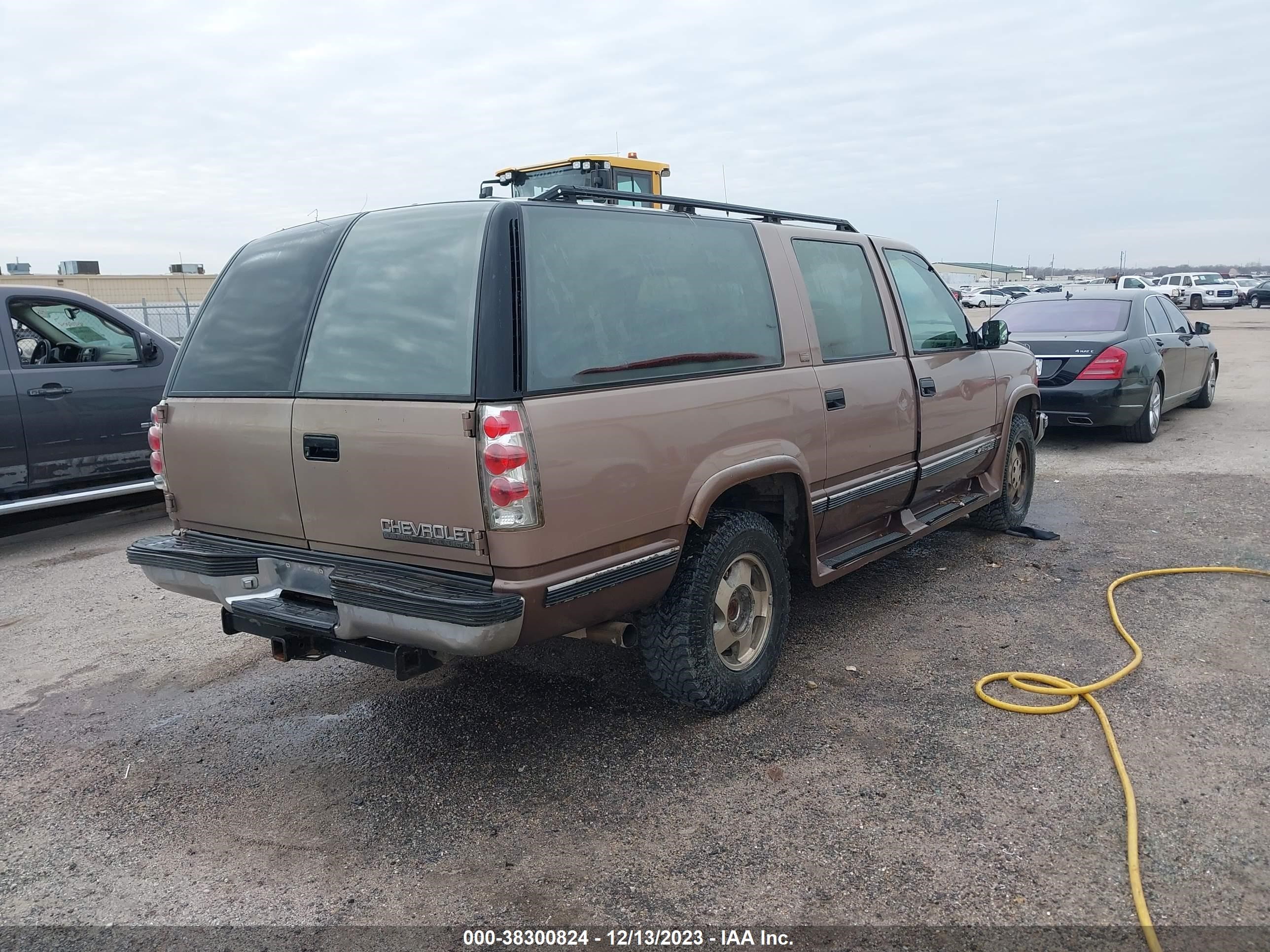 Photo 3 VIN: 1GNFK16K0RJ350990 - CHEVROLET SUBURBAN 