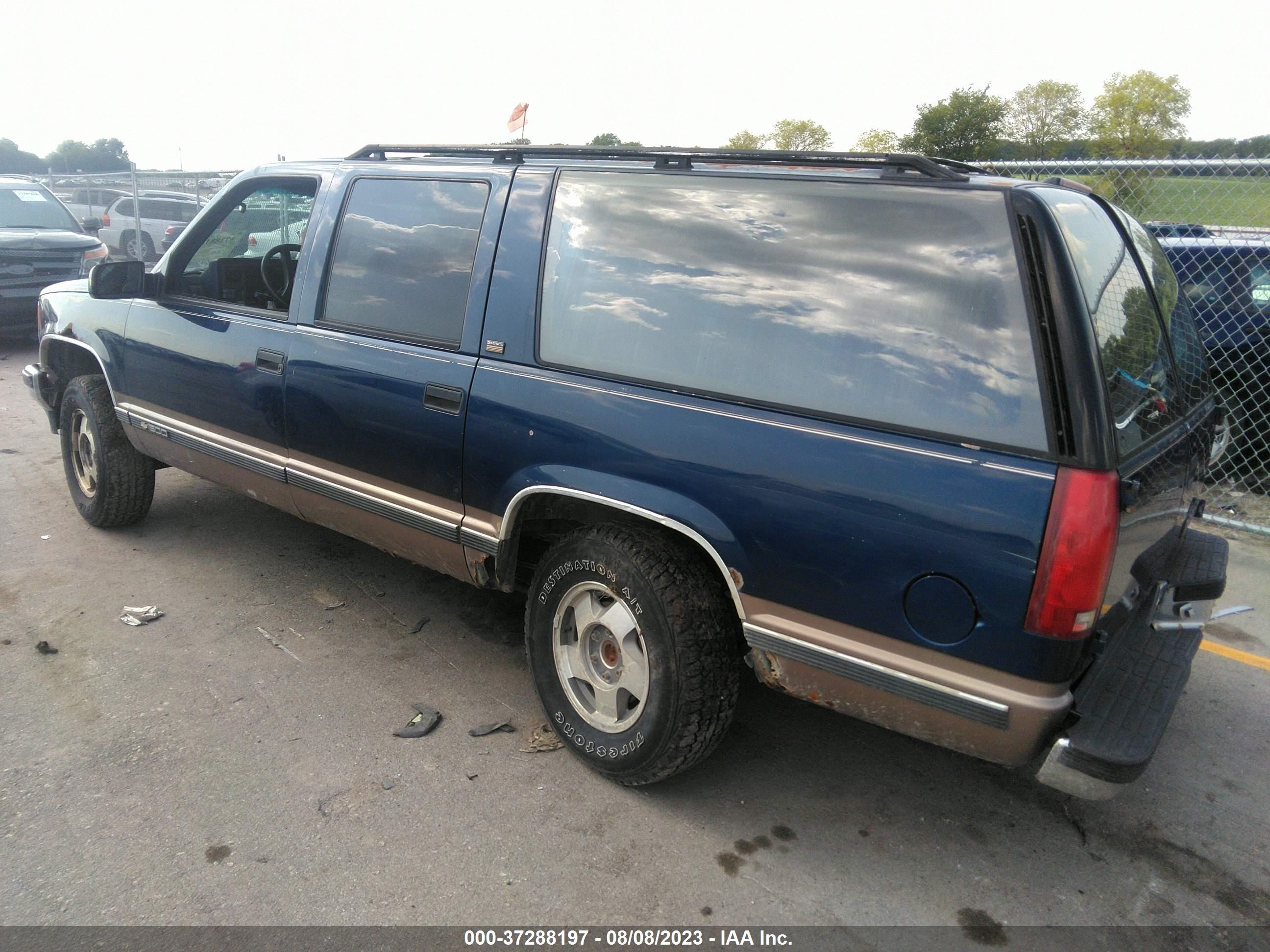 Photo 2 VIN: 1GNFK16K4RJ416912 - CHEVROLET SUBURBAN 