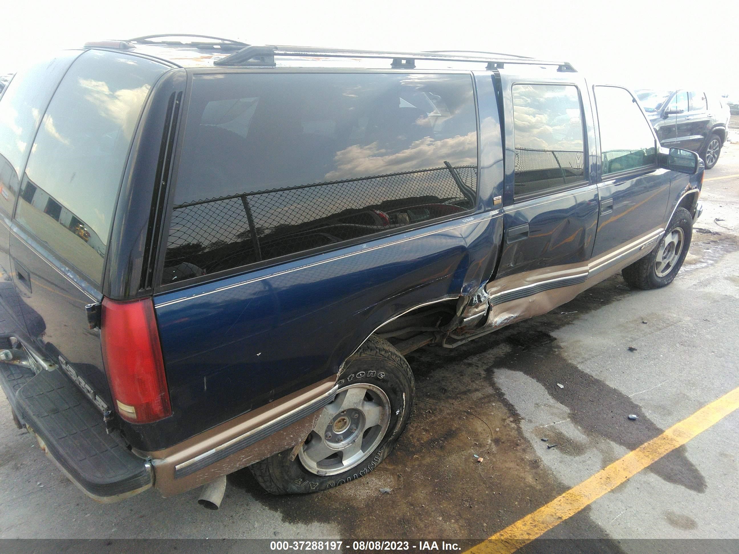 Photo 3 VIN: 1GNFK16K4RJ416912 - CHEVROLET SUBURBAN 