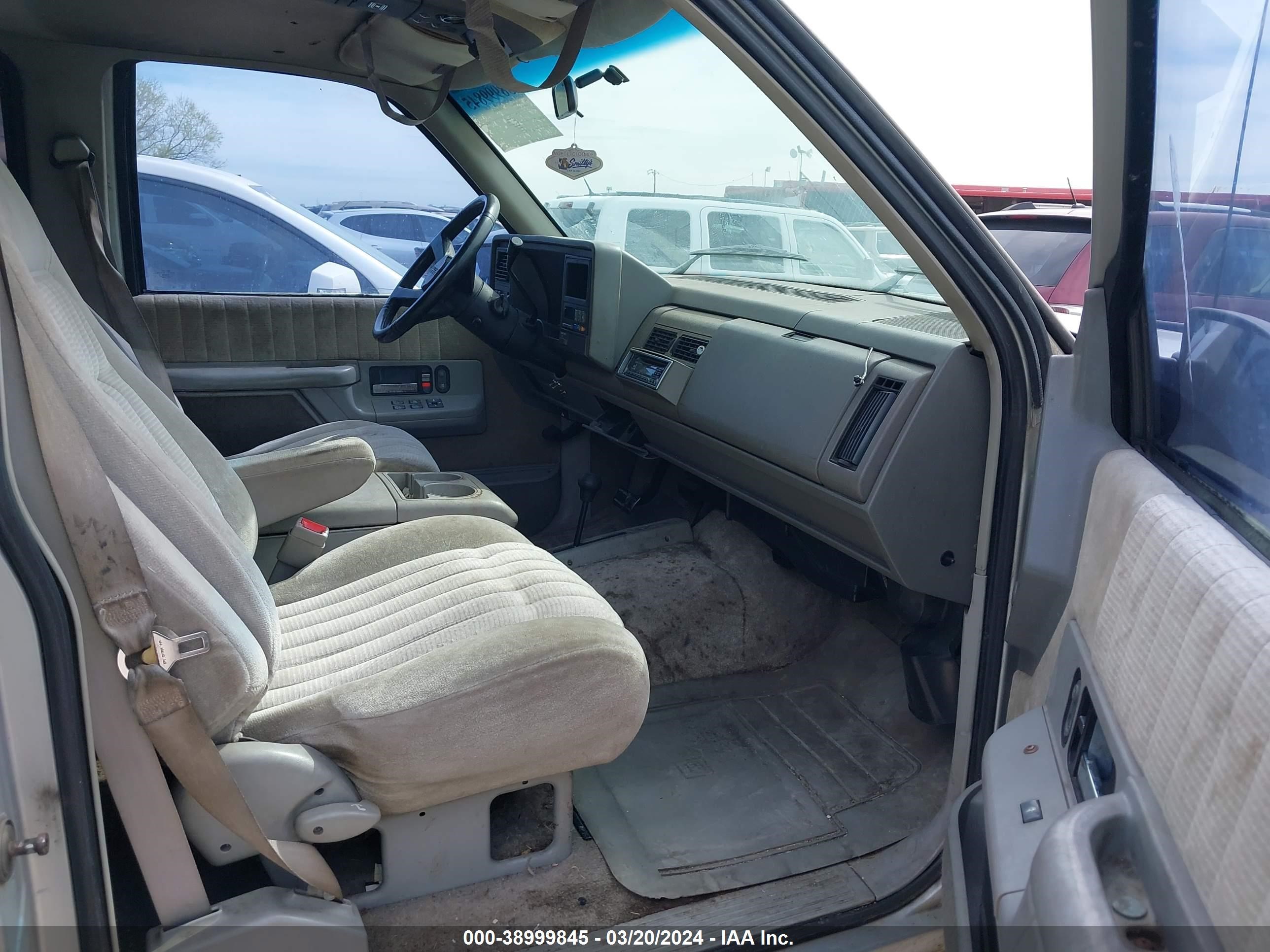 Photo 4 VIN: 1GNFK16K5NJ318174 - CHEVROLET SUBURBAN 