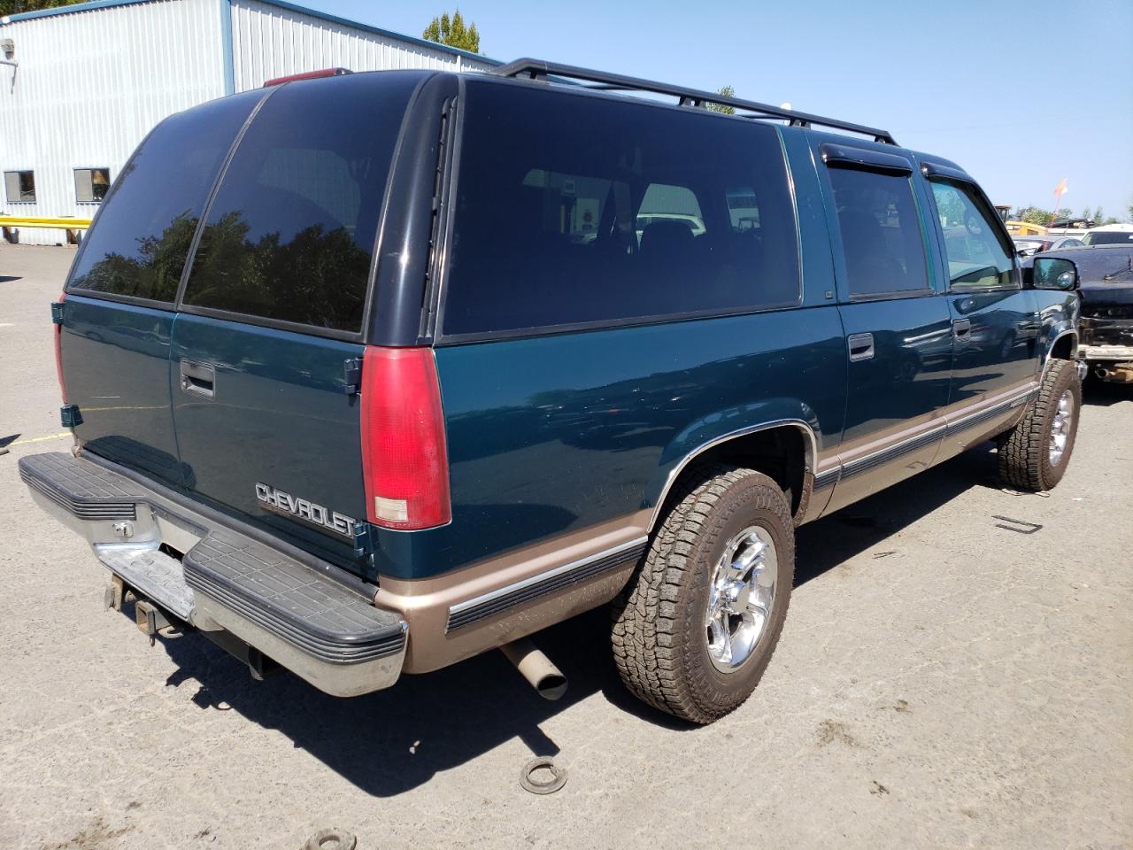 Photo 2 VIN: 1GNFK16R1TJ406634 - CHEVROLET SUBURBAN 