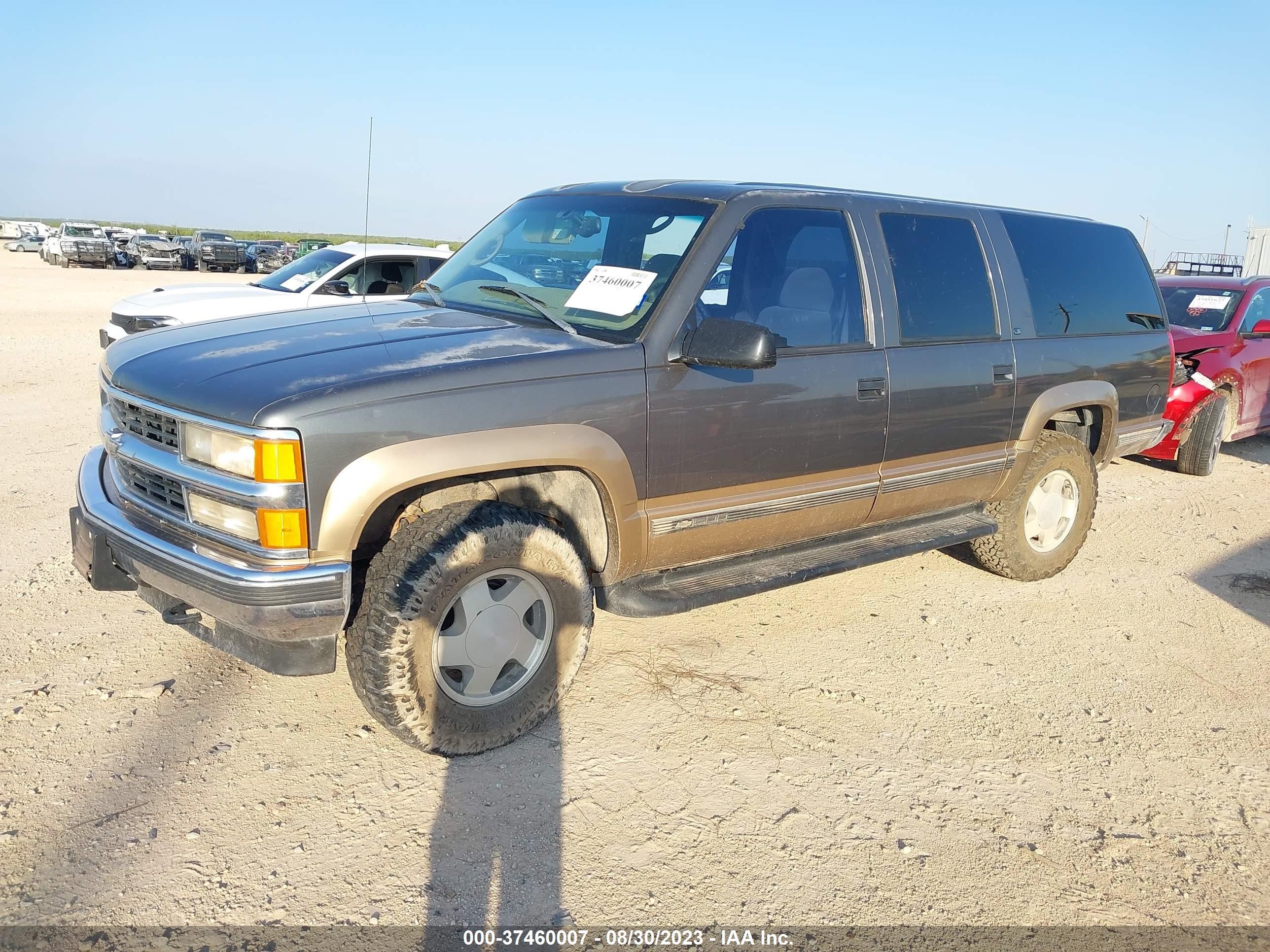 Photo 1 VIN: 1GNFK16R3XJ362254 - CHEVROLET SUBURBAN 