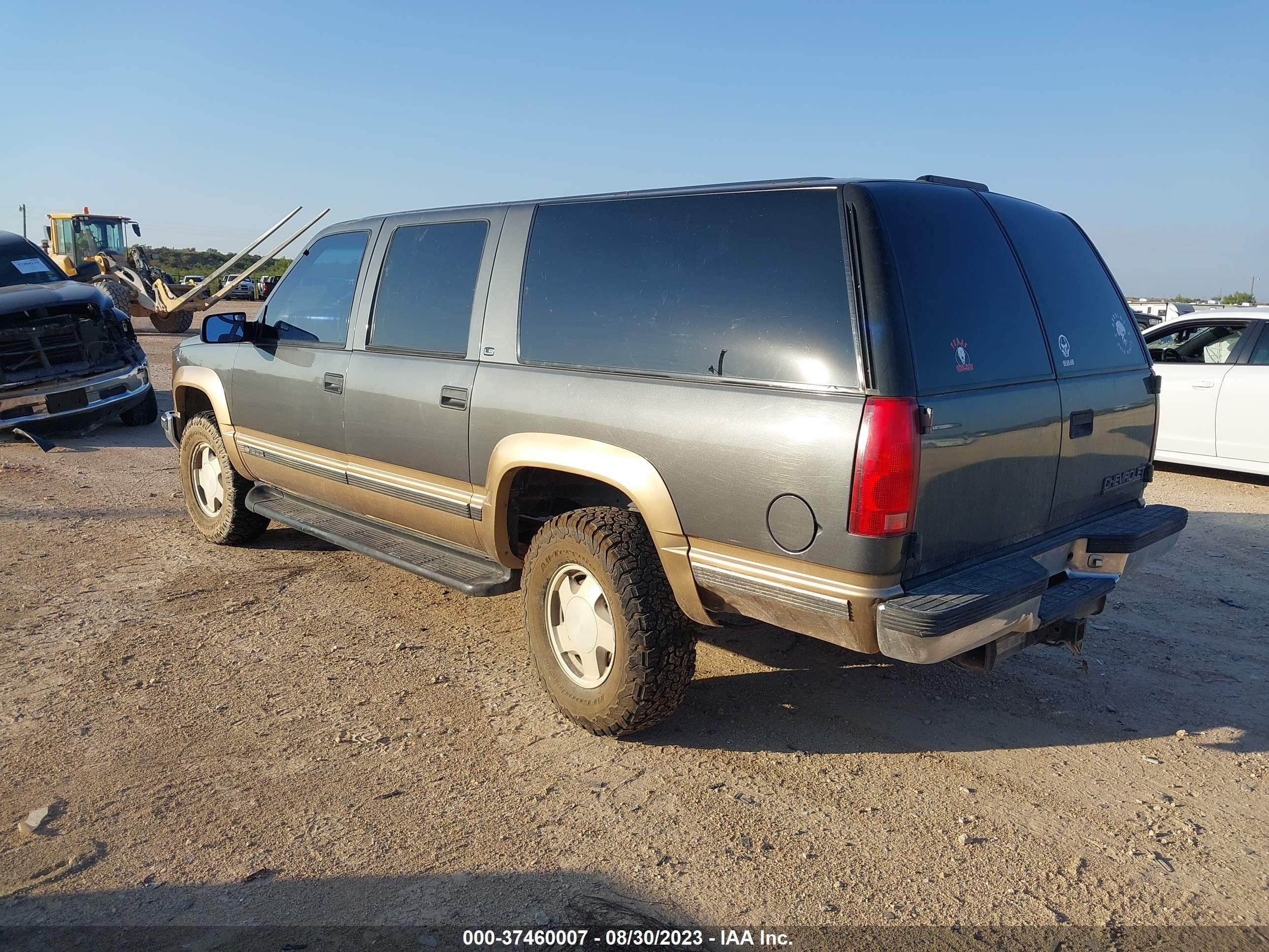 Photo 2 VIN: 1GNFK16R3XJ362254 - CHEVROLET SUBURBAN 