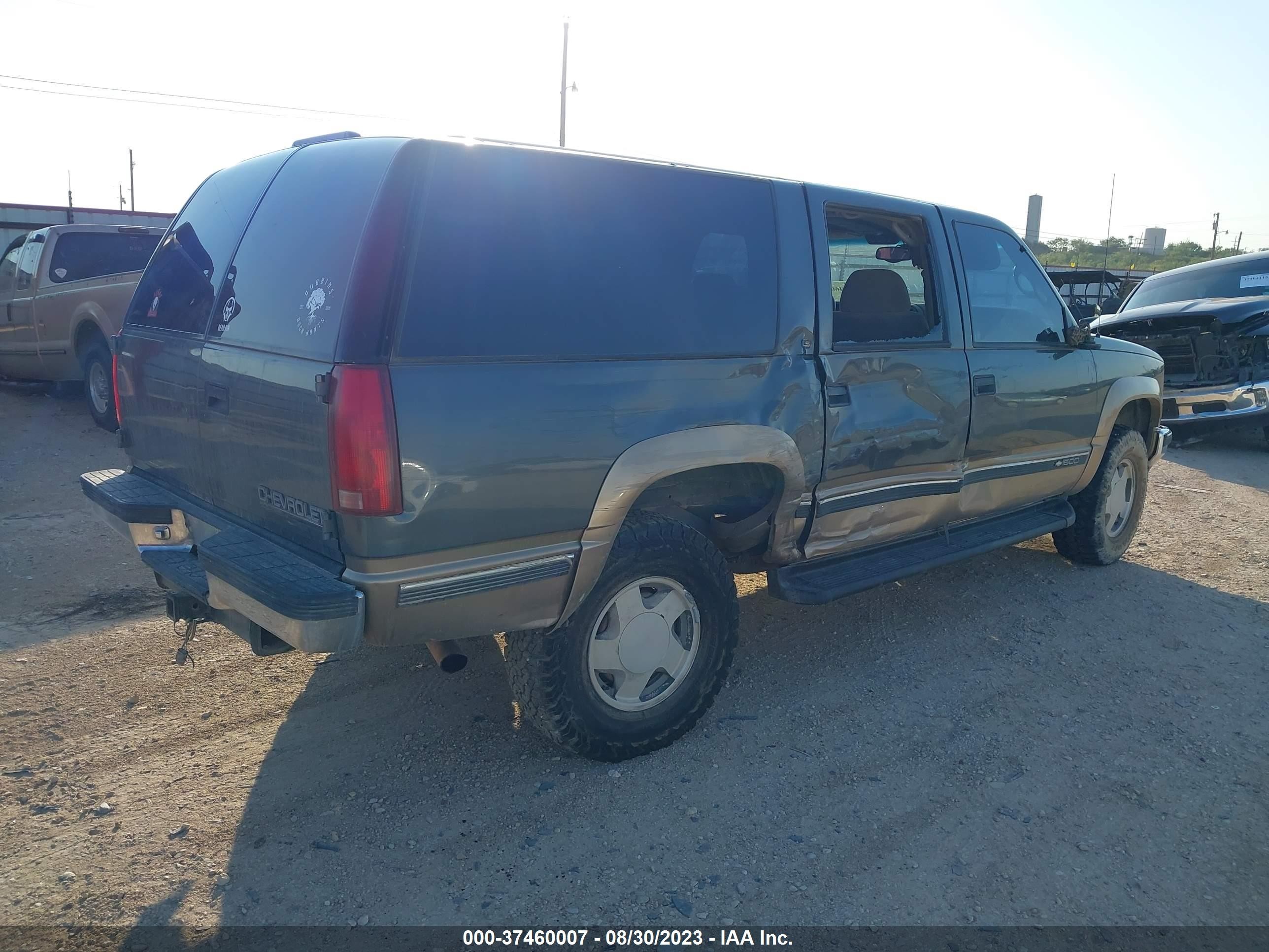 Photo 3 VIN: 1GNFK16R3XJ362254 - CHEVROLET SUBURBAN 