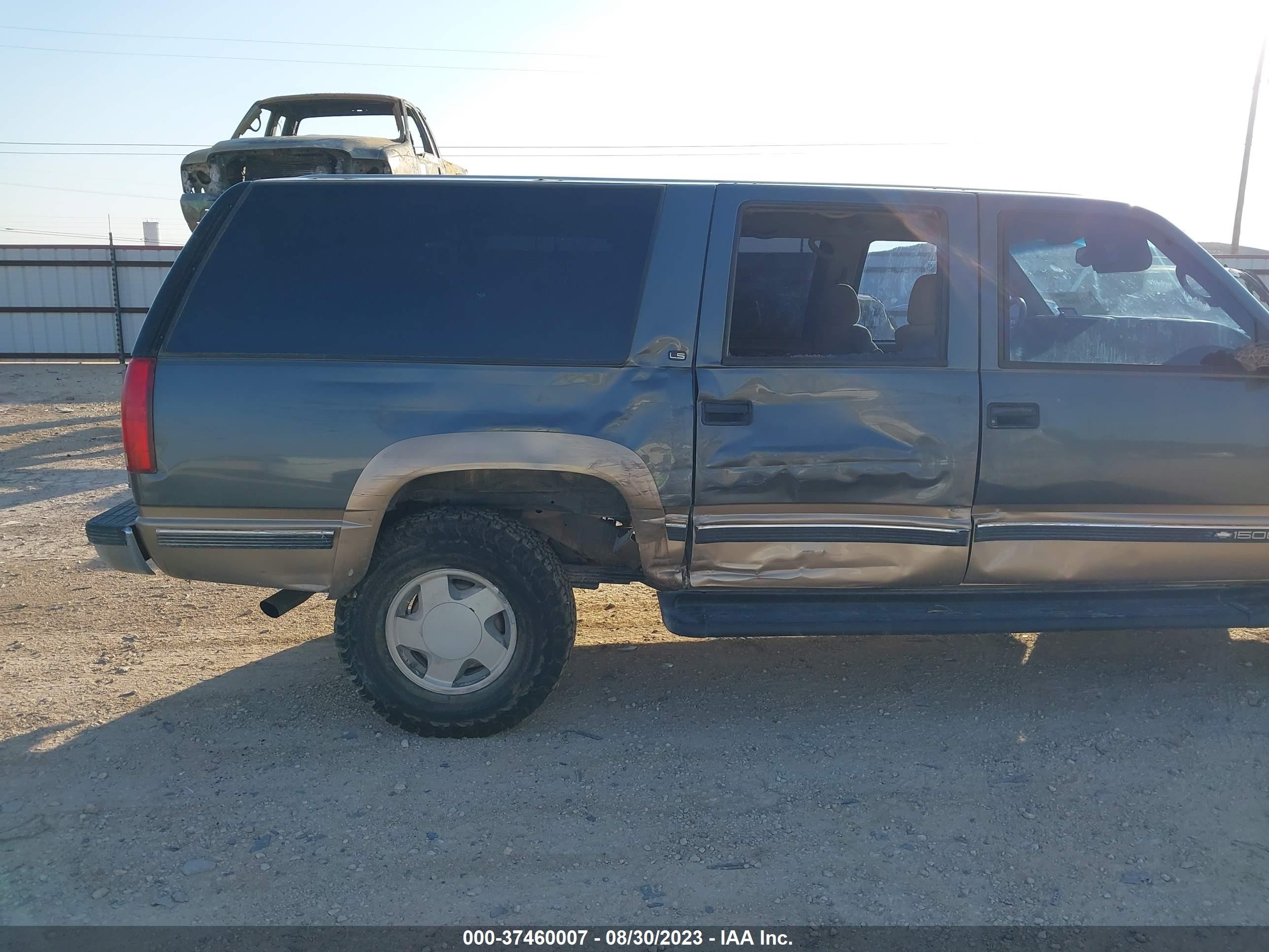 Photo 5 VIN: 1GNFK16R3XJ362254 - CHEVROLET SUBURBAN 