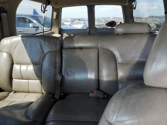 Photo 9 VIN: 1GNFK16R5XJ399788 - CHEVROLET SUBURBAN 