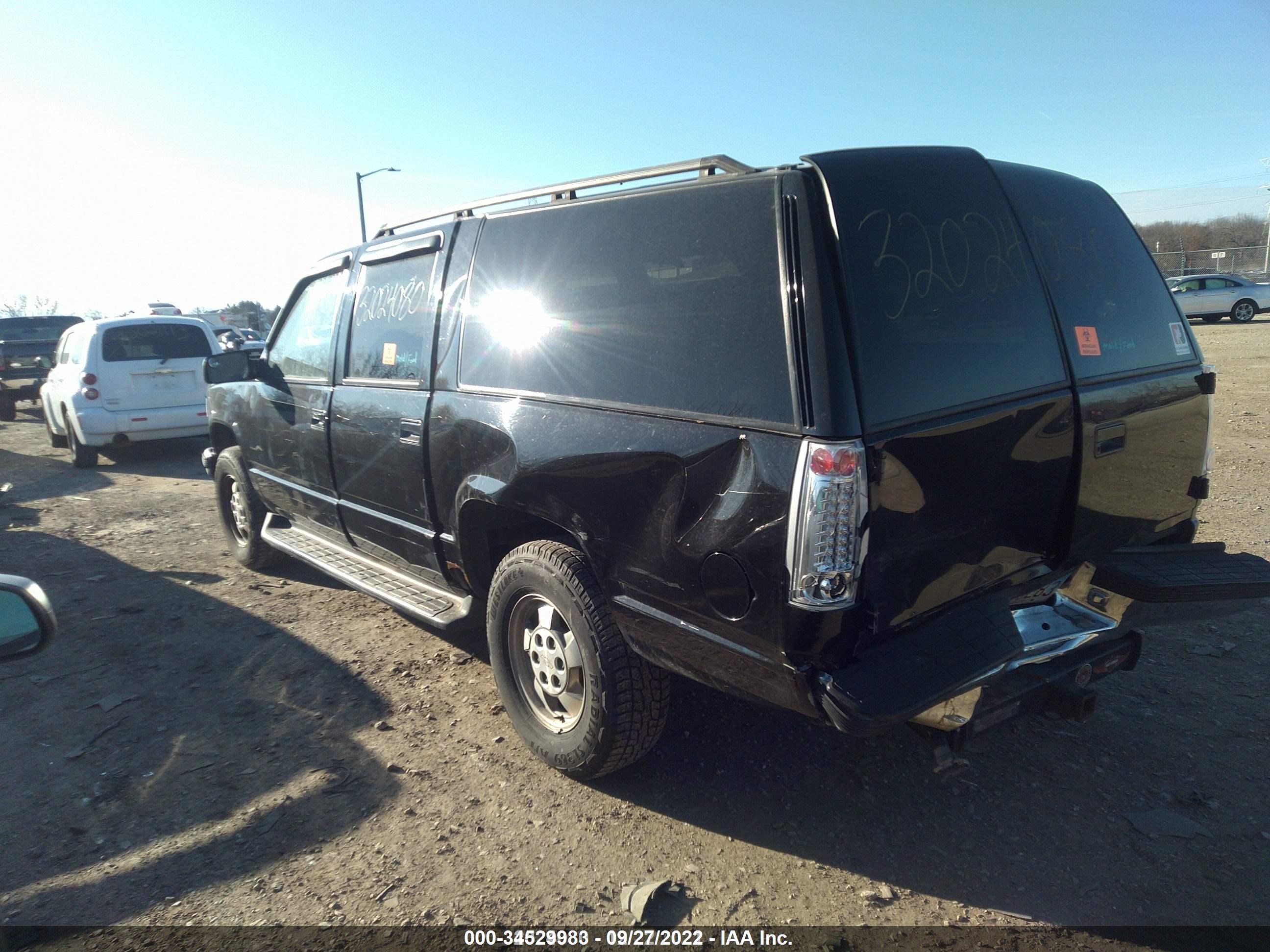 Photo 2 VIN: 1GNFK16R6VJ353481 - CHEVROLET SUBURBAN 