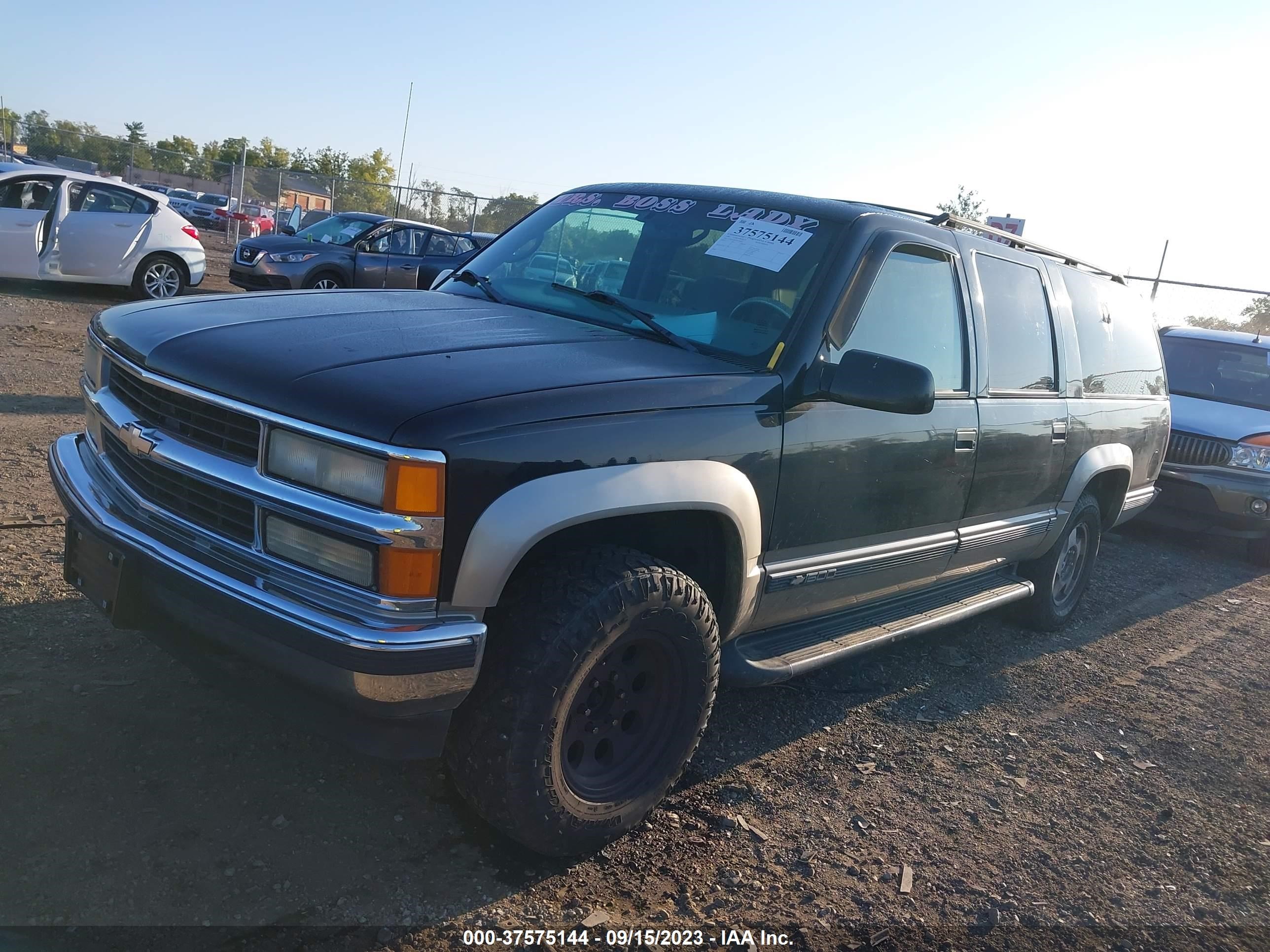 Photo 1 VIN: 1GNFK16R7WJ346301 - CHEVROLET SUBURBAN 