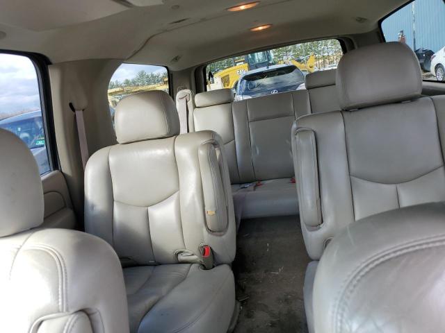 Photo 9 VIN: 1GNFK16TX4J322177 - CHEVROLET SUBURBAN 