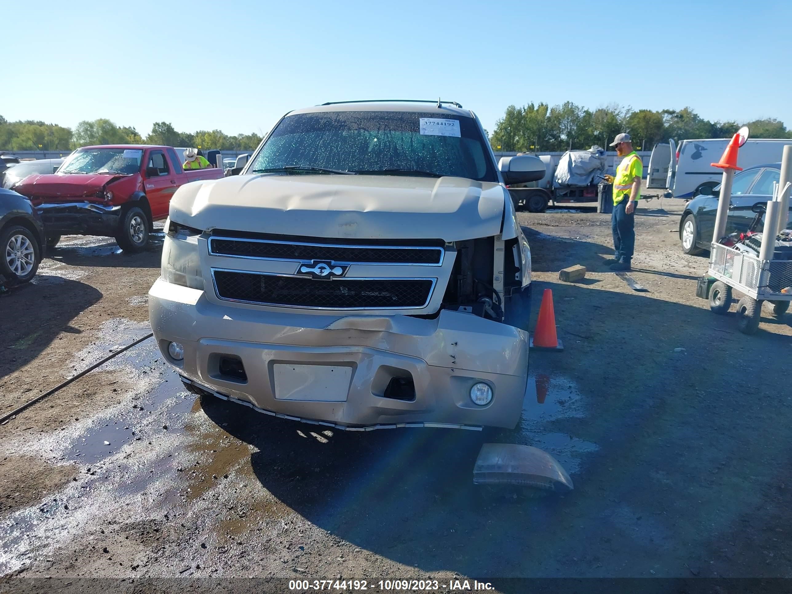 Photo 12 VIN: 1GNFK16Y78R121985 - CHEVROLET SUBURBAN 