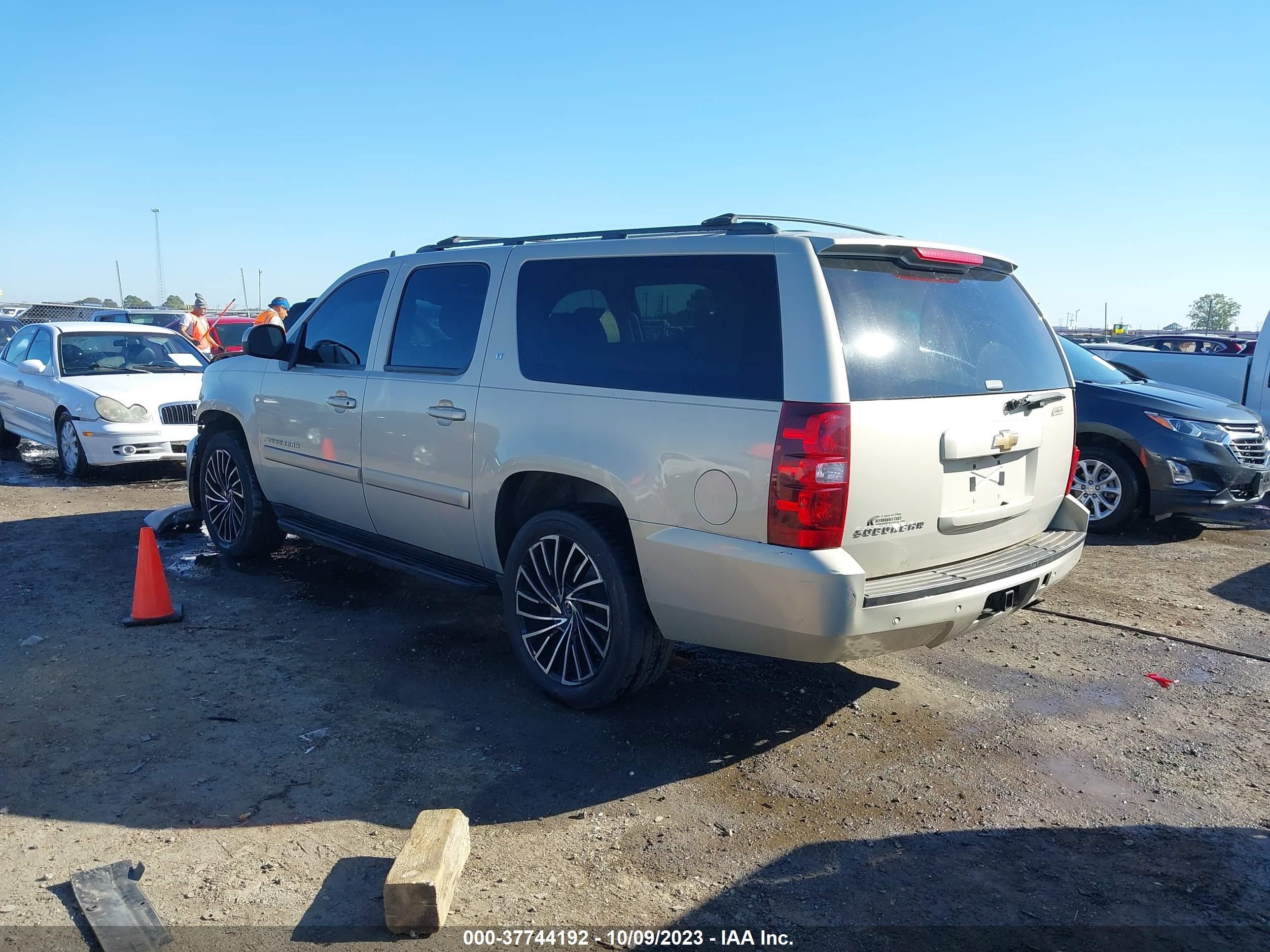 Photo 2 VIN: 1GNFK16Y78R121985 - CHEVROLET SUBURBAN 