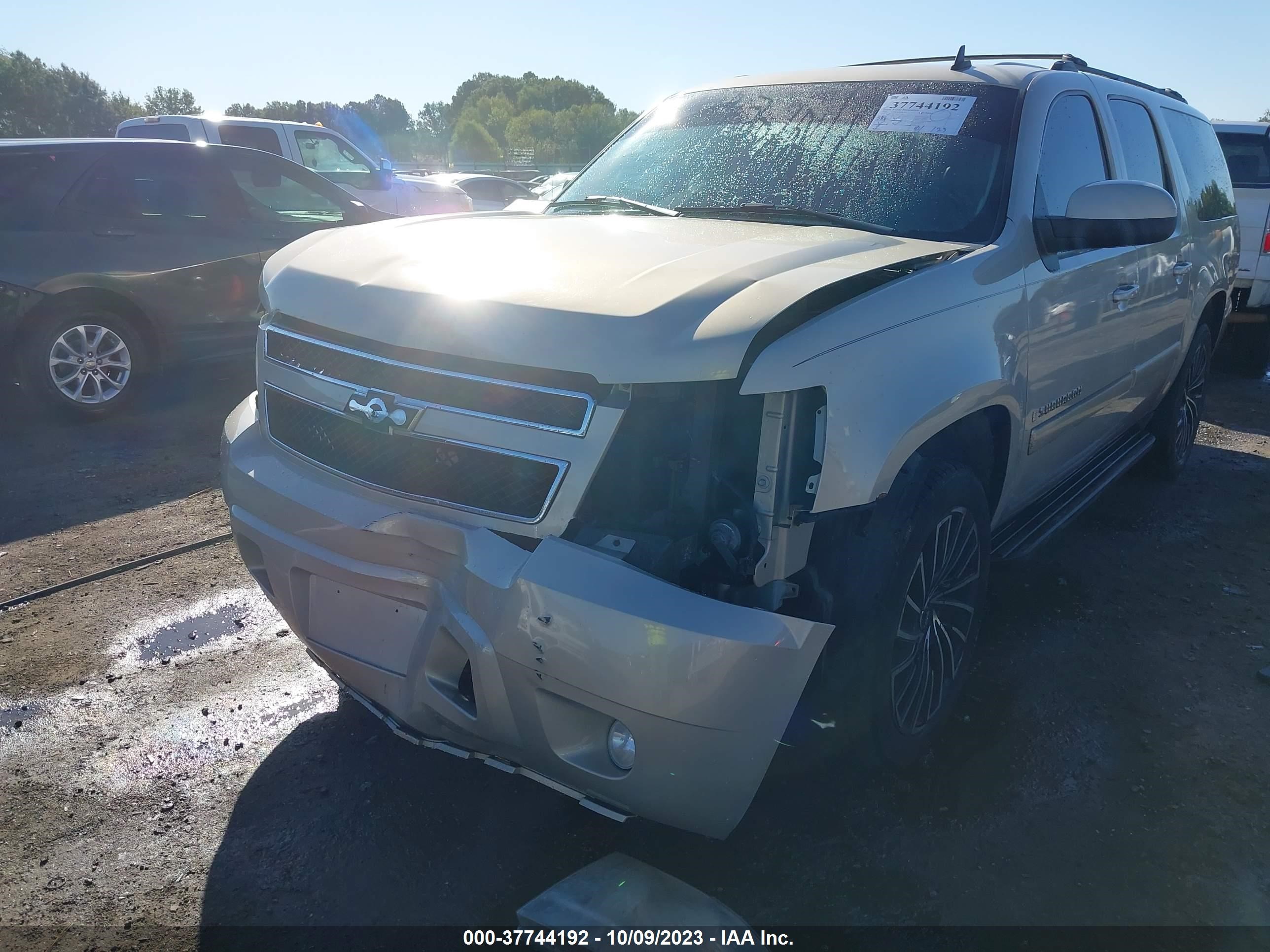 Photo 5 VIN: 1GNFK16Y78R121985 - CHEVROLET SUBURBAN 