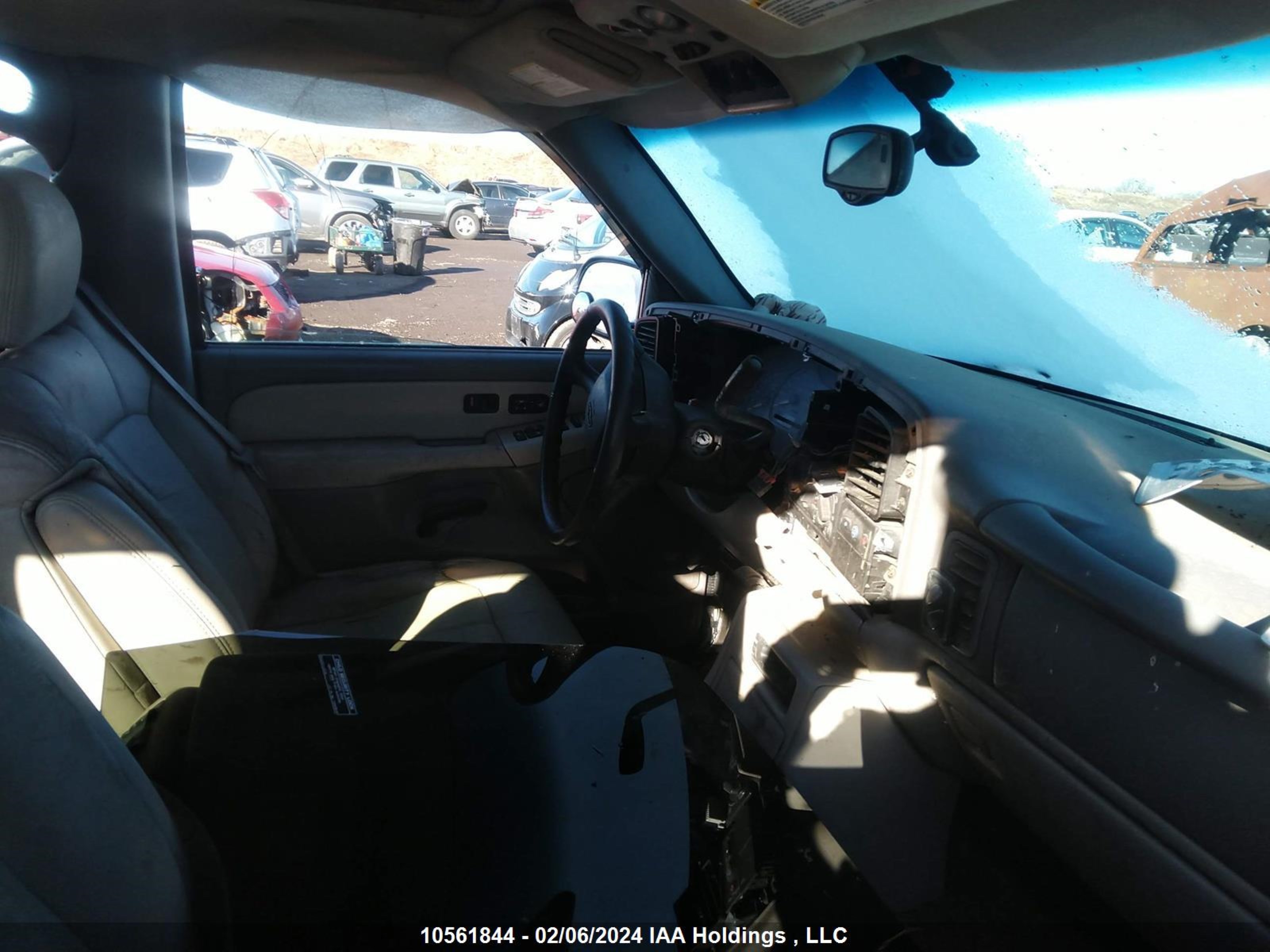 Photo 4 VIN: 1GNFK16ZX2J255291 - CHEVROLET SUBURBAN 