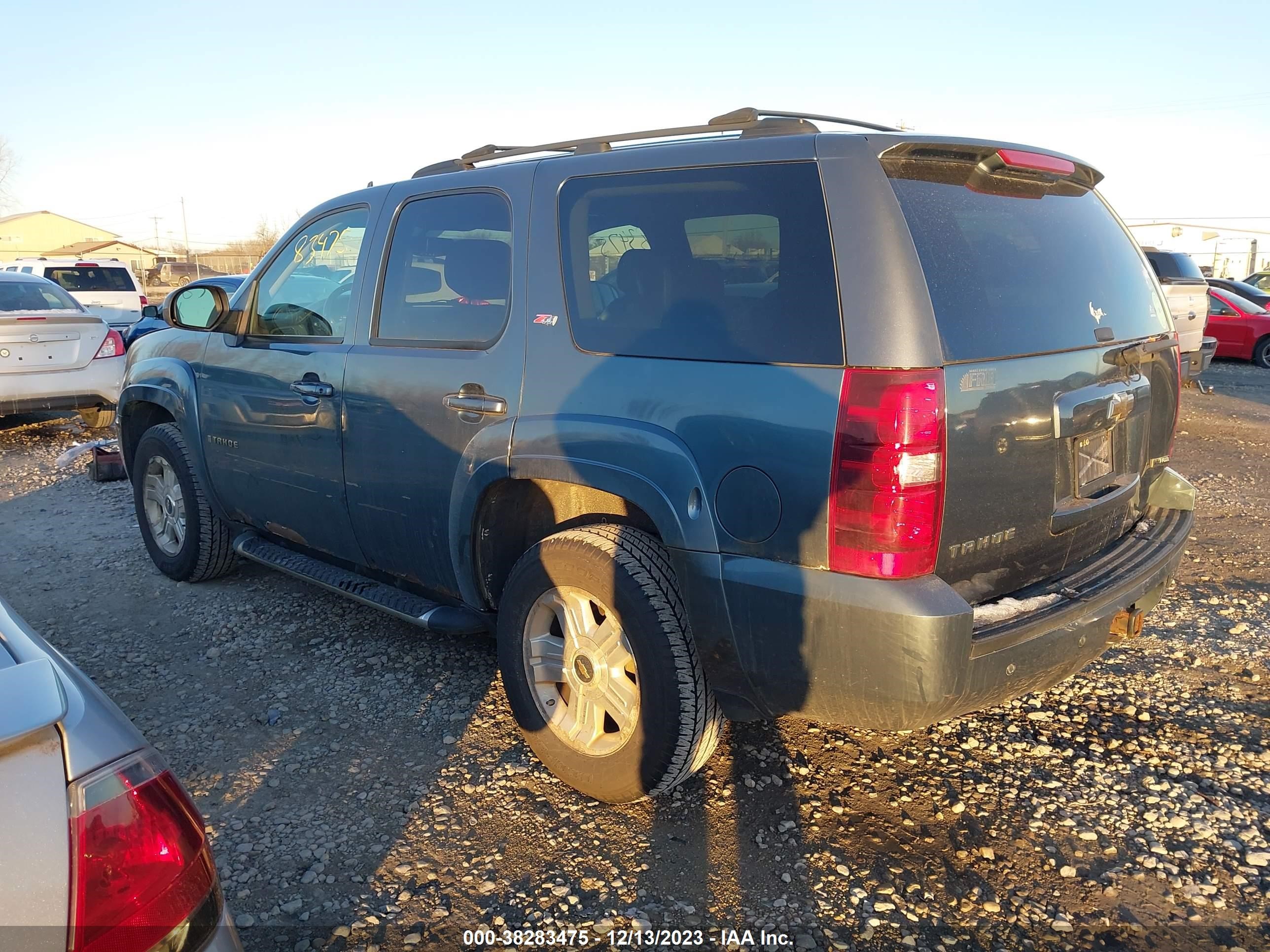 Photo 2 VIN: 1GNFK23009R215163 - CHEVROLET TAHOE 