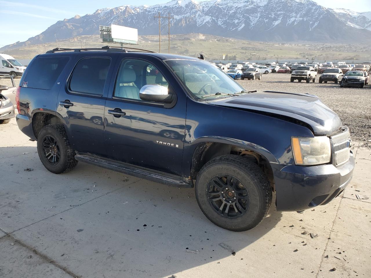 Photo 3 VIN: 1GNFK23009R218435 - CHEVROLET TAHOE 