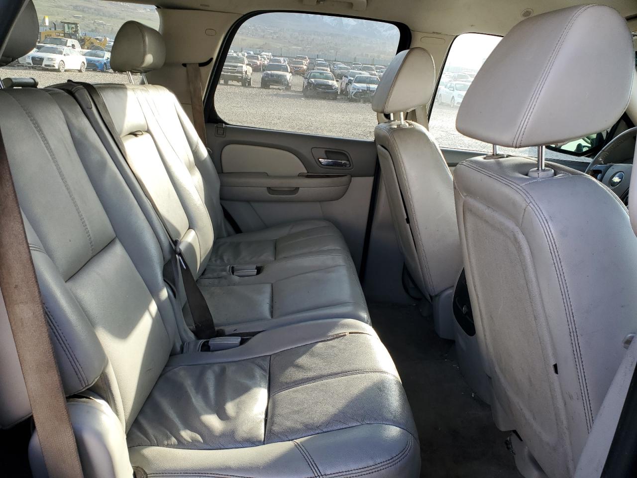 Photo 9 VIN: 1GNFK23009R218435 - CHEVROLET TAHOE 