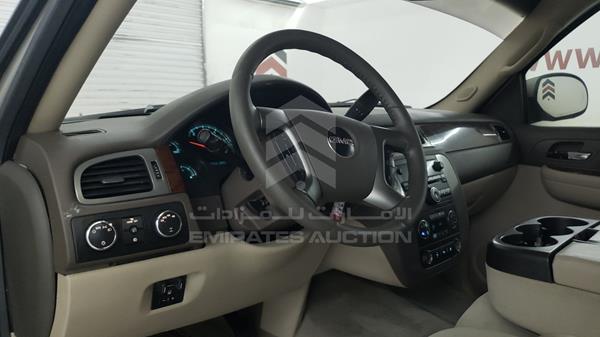 Photo 10 VIN: 1GNFK23J49R134933 - GMC YUKON 