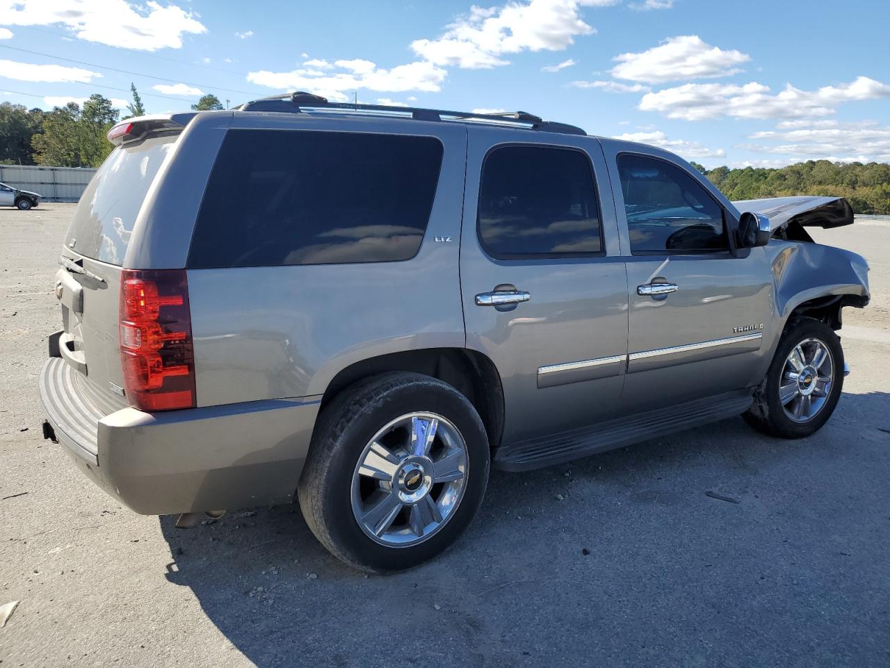 Photo 2 VIN: 1GNFK33009R261050 - CHEVROLET TAHOE 