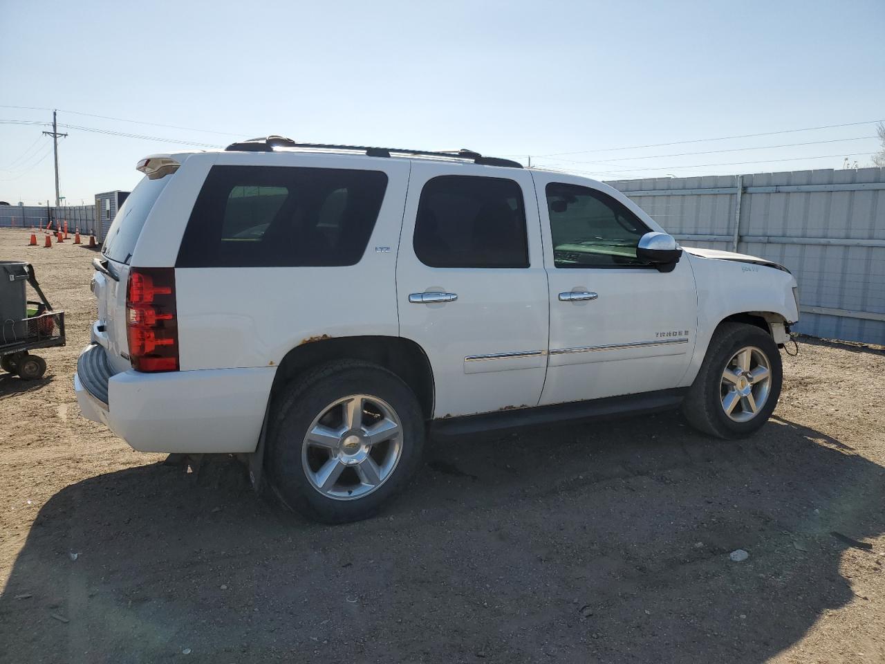 Photo 2 VIN: 1GNFK33039R147334 - CHEVROLET TAHOE 