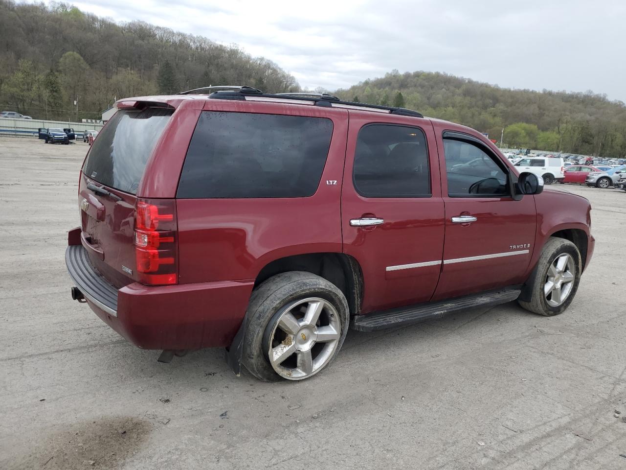 Photo 2 VIN: 1GNFK33049J101526 - CHEVROLET TAHOE 