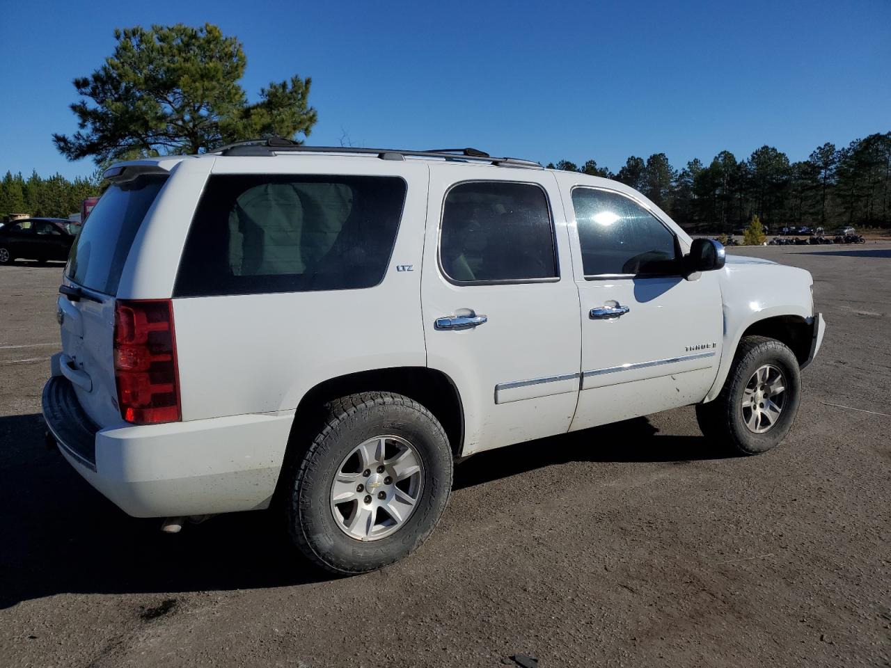 Photo 2 VIN: 1GNFK33049R276165 - CHEVROLET TAHOE 