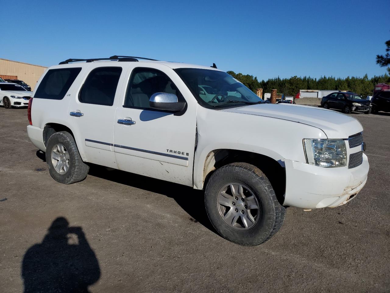 Photo 3 VIN: 1GNFK33049R276165 - CHEVROLET TAHOE 