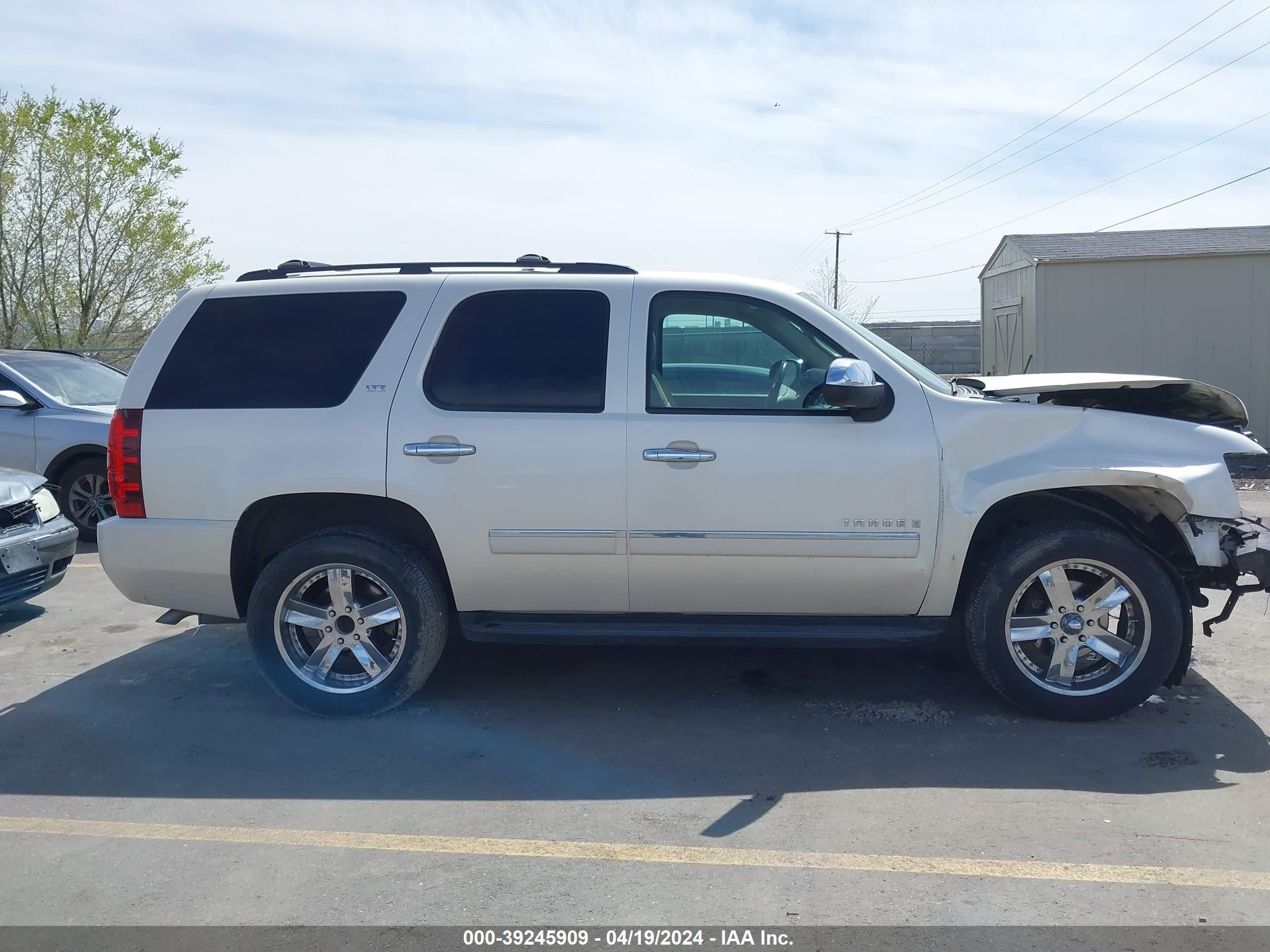 Photo 13 VIN: 1GNFK33069R276989 - CHEVROLET TAHOE 