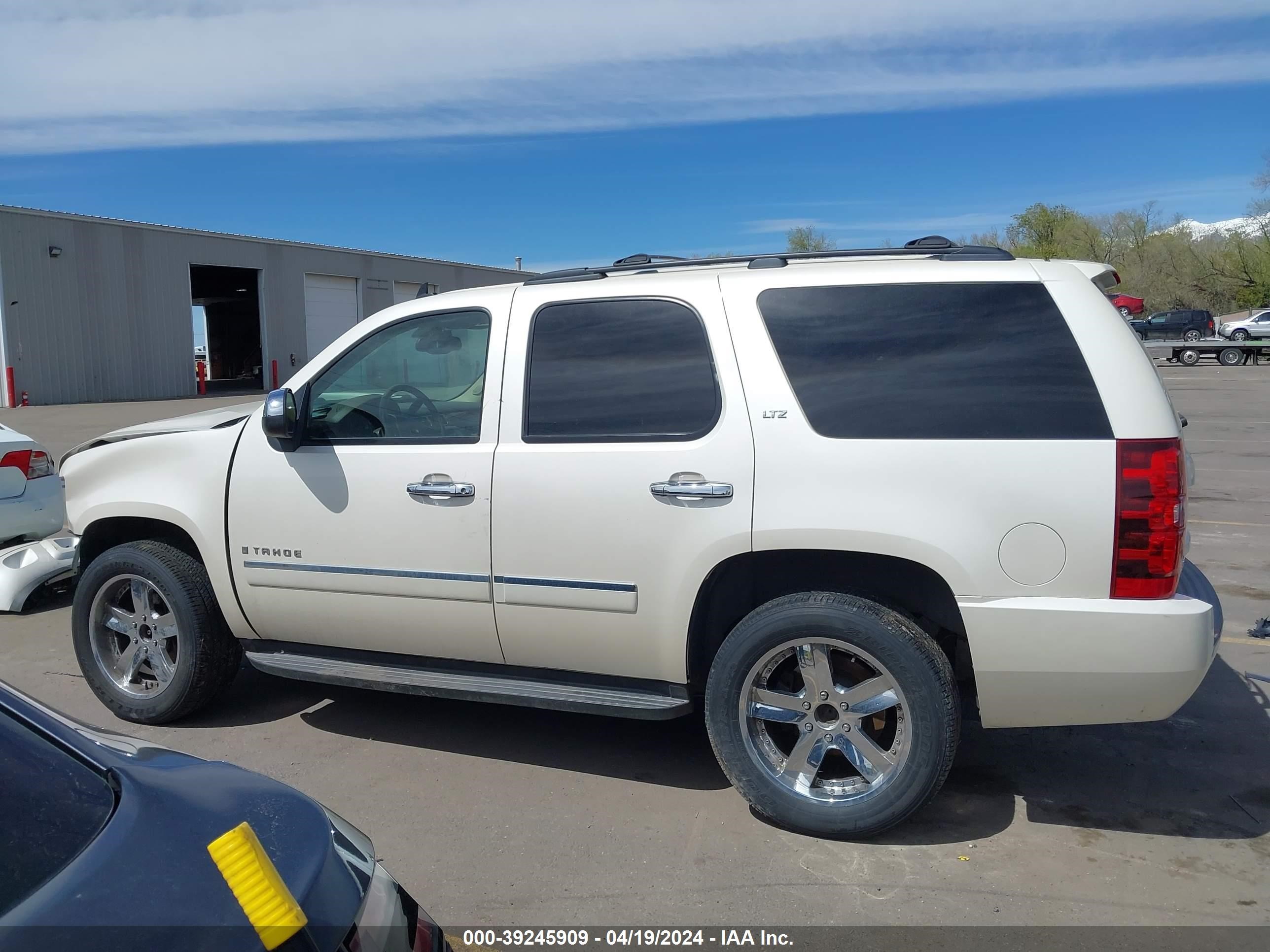 Photo 14 VIN: 1GNFK33069R276989 - CHEVROLET TAHOE 