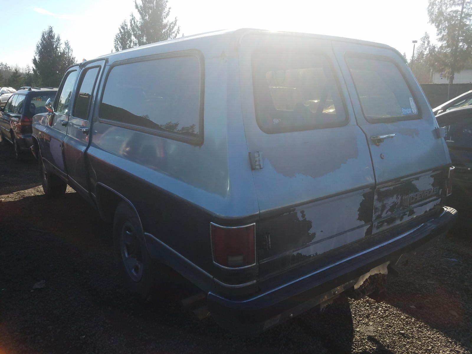 Photo 2 VIN: 1GNGR26N5KF180151 - CHEVROLET SUBURBAN R 