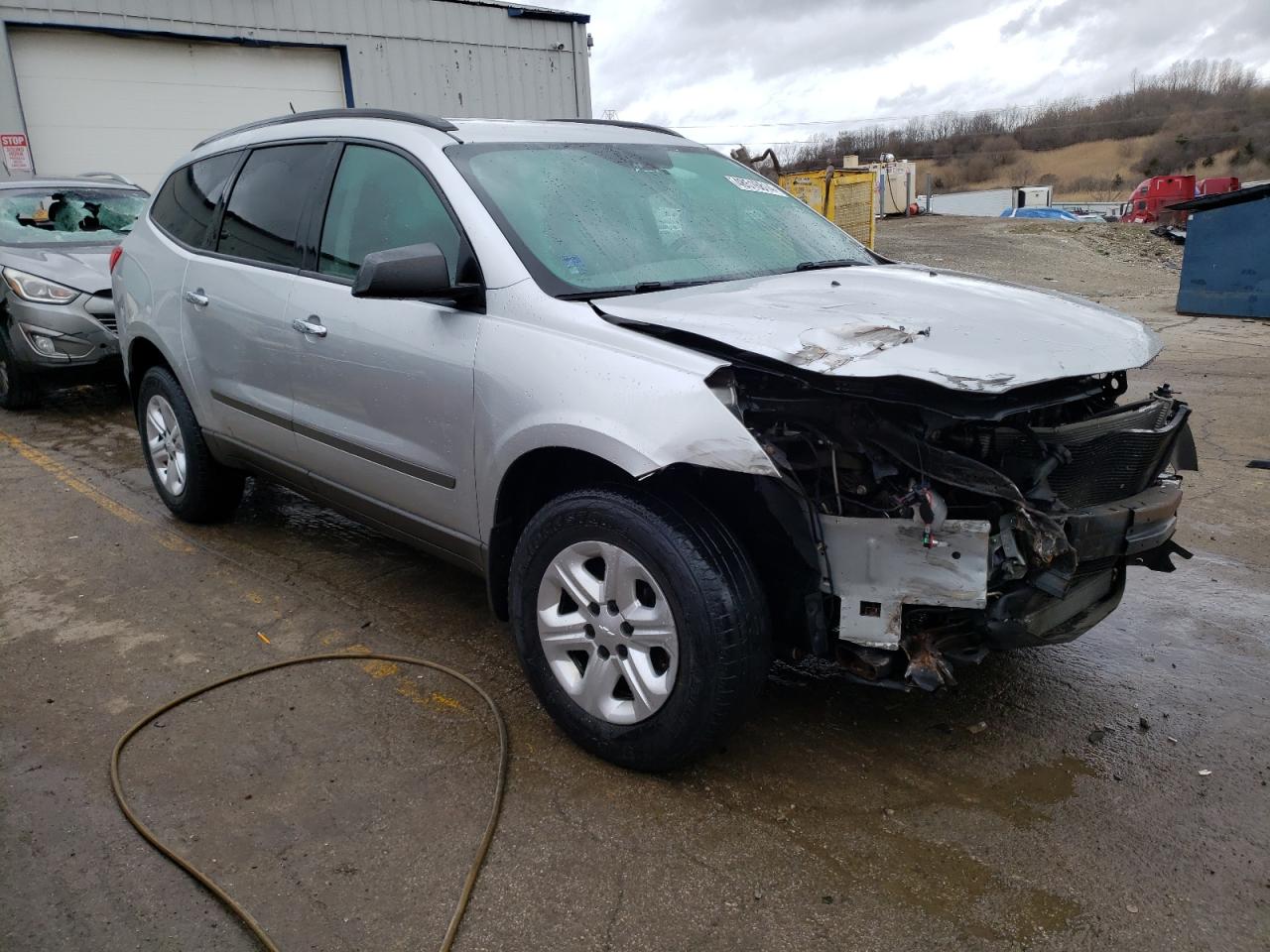 Photo 3 VIN: 1GNKREED2BJ170680 - CHEVROLET TRAVERSE 