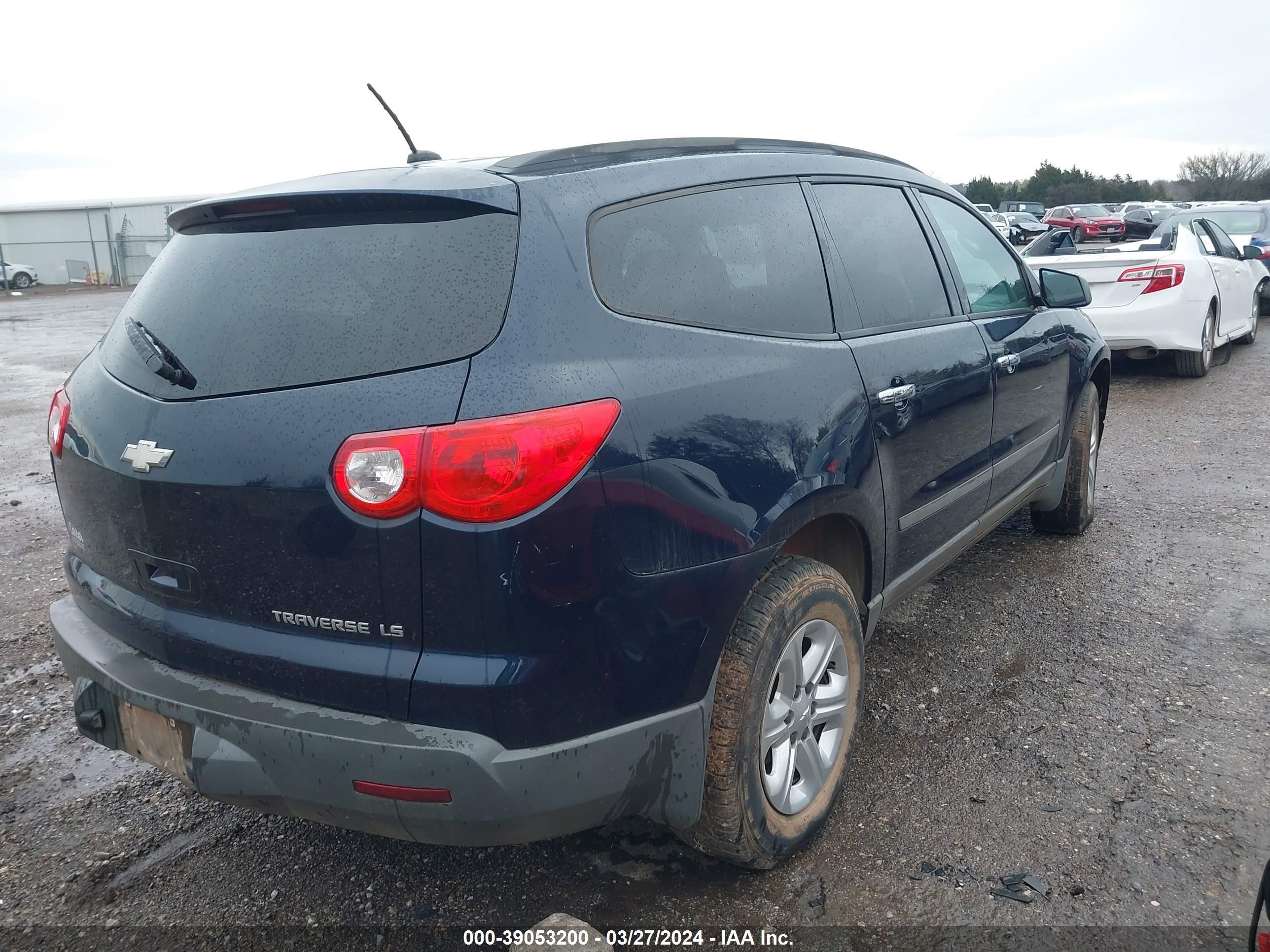 Photo 3 VIN: 1GNKREED4BJ309515 - CHEVROLET TRAVERSE 