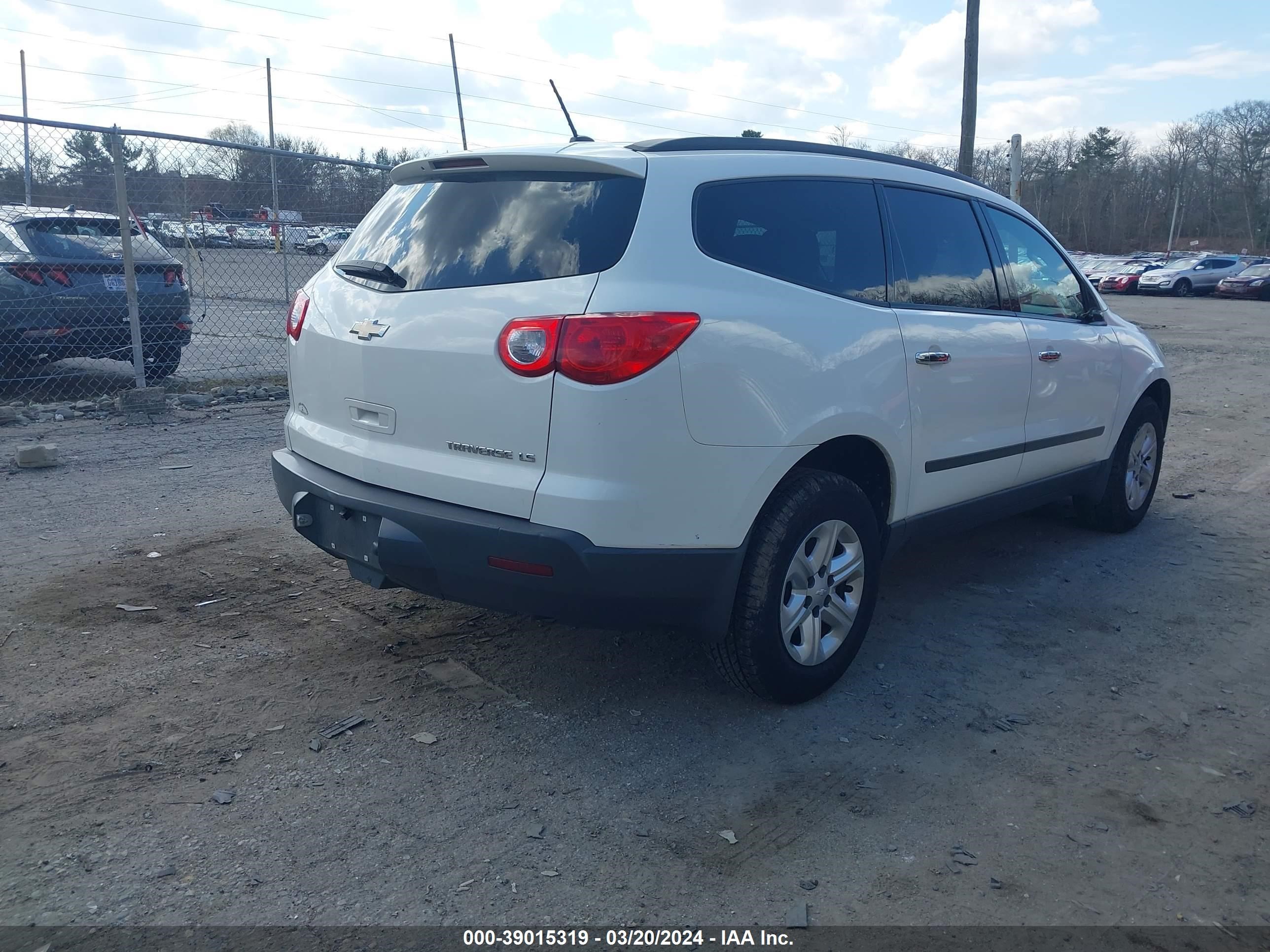 Photo 3 VIN: 1GNKREED4CJ112250 - CHEVROLET TRAVERSE 