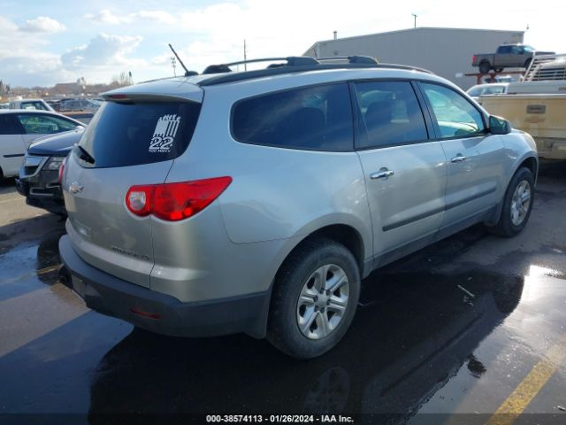 Photo 3 VIN: 1GNKREED5CJ153146 - CHEVROLET TRAVERSE 