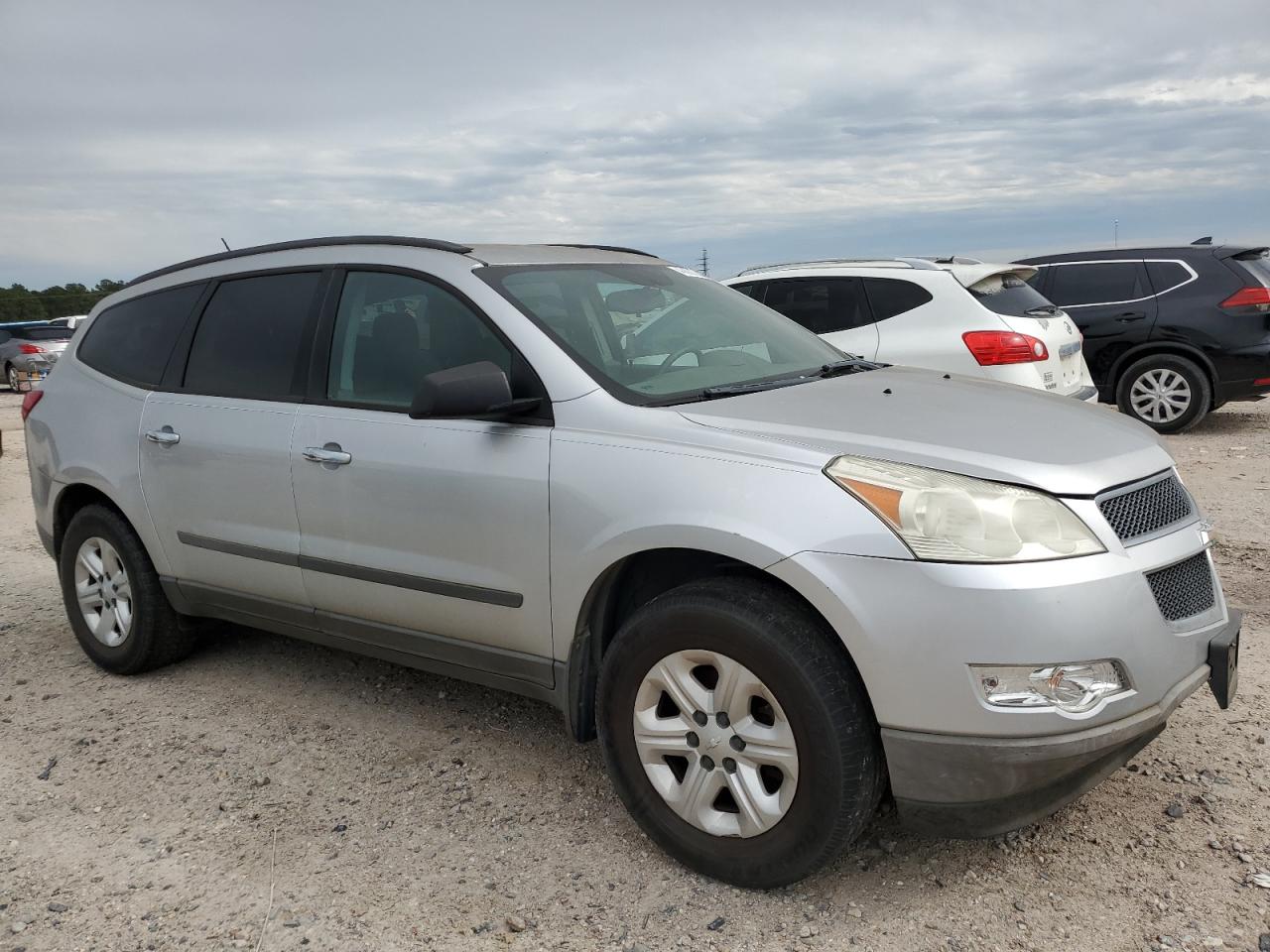 Photo 3 VIN: 1GNKREED8BJ126098 - CHEVROLET TRAVERSE 