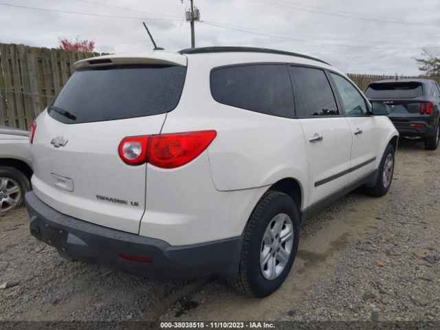 Photo 3 VIN: 1GNKREEDXBJ130587 - CHEVROLET TRAVERSE 