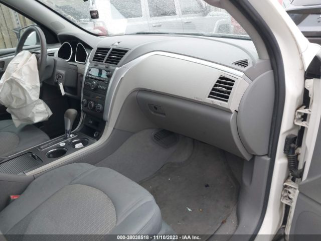 Photo 4 VIN: 1GNKREEDXBJ130587 - CHEVROLET TRAVERSE 