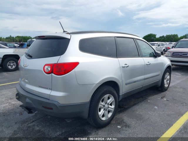 Photo 3 VIN: 1GNKRFED0BJ110452 - CHEVROLET TRAVERSE 