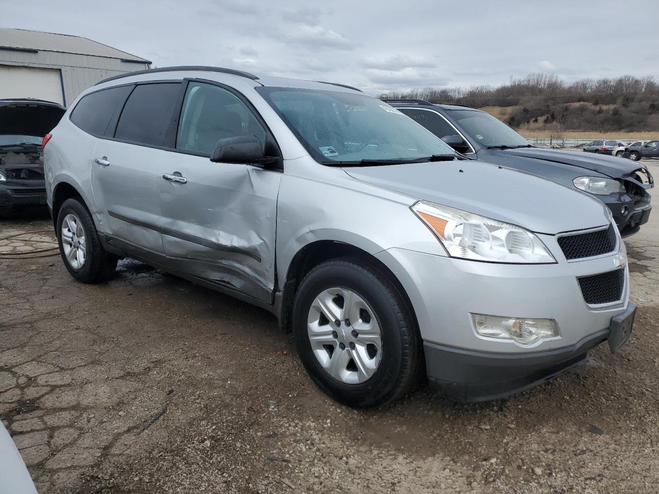 Photo 3 VIN: 1GNKRFED0BJ411092 - CHEVROLET TRAVERSE 