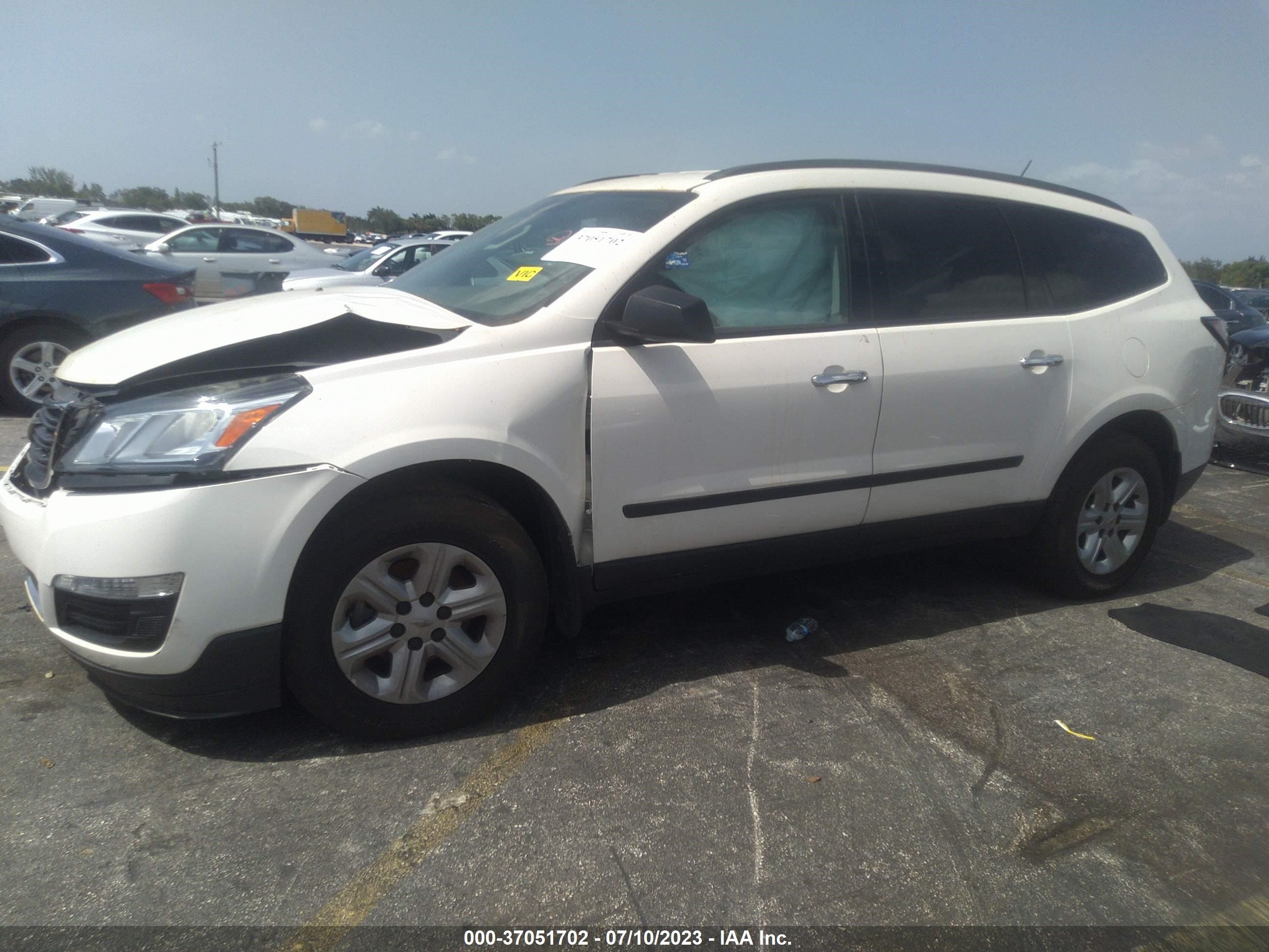 Photo 1 VIN: 1GNKRFED0EJ194390 - CHEVROLET TRAVERSE 